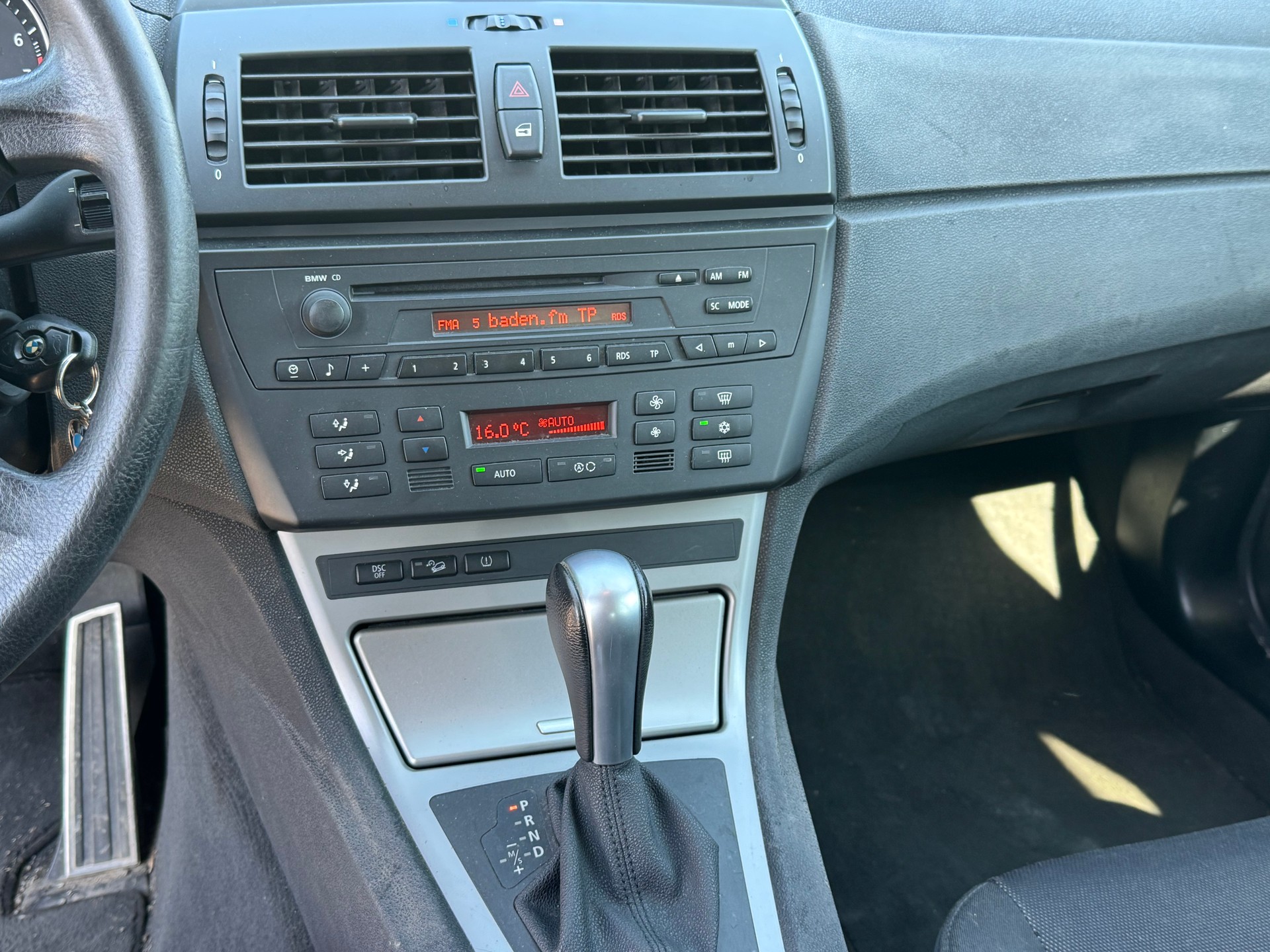 BMW X3 2.5i-image-7