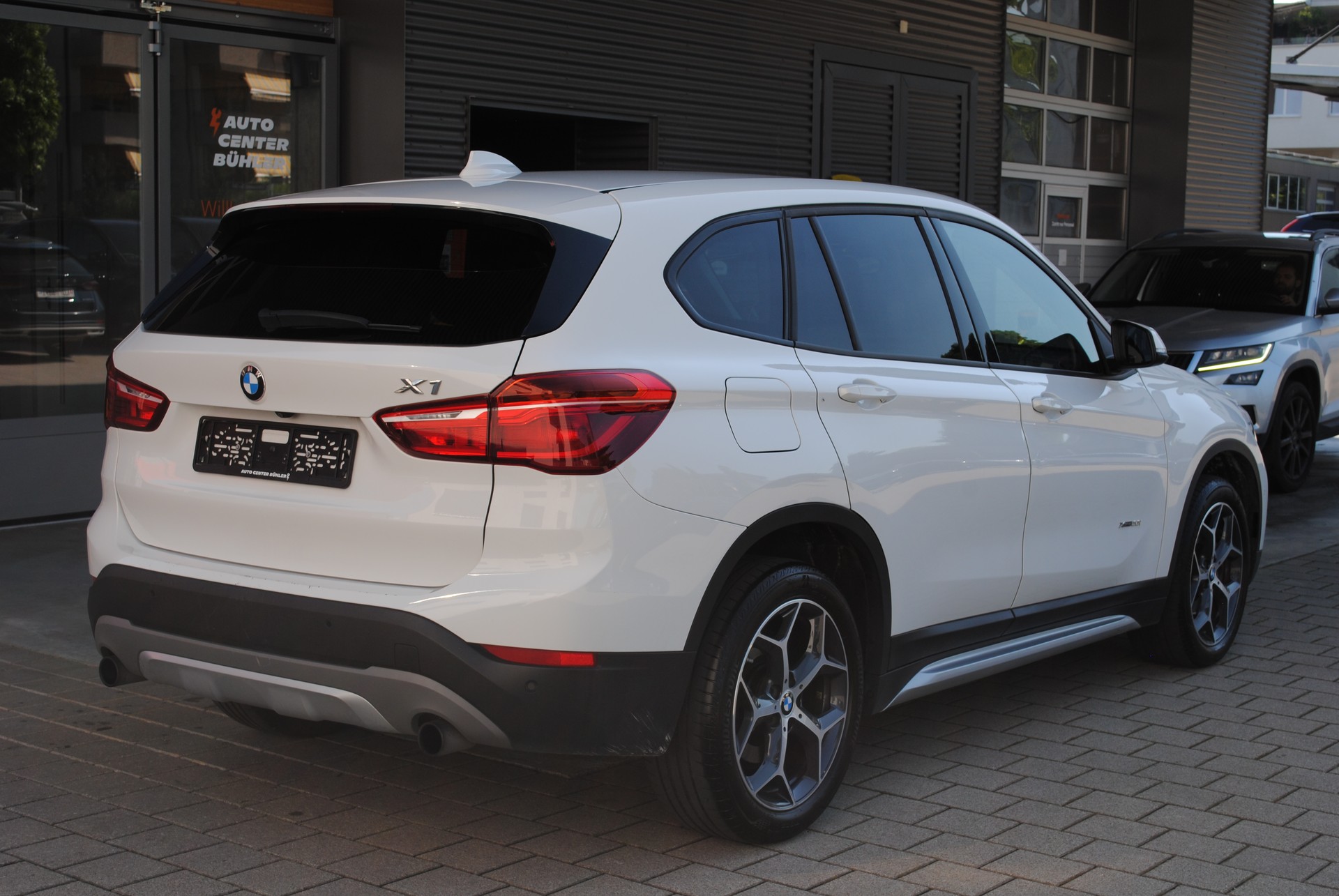 BMW X1 xDrive 20i xLine Steptronic-image-4