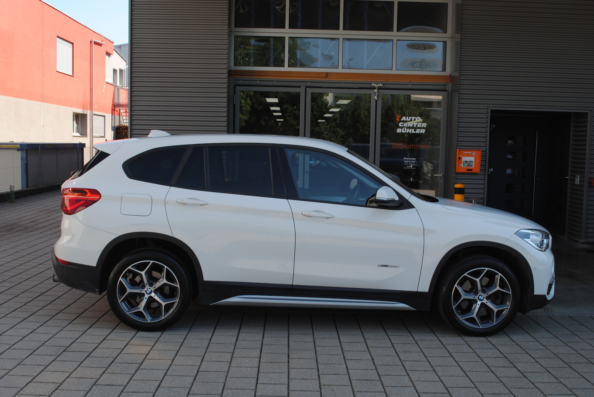 BMW X1 xDrive 20i xLine Steptronic-image-6