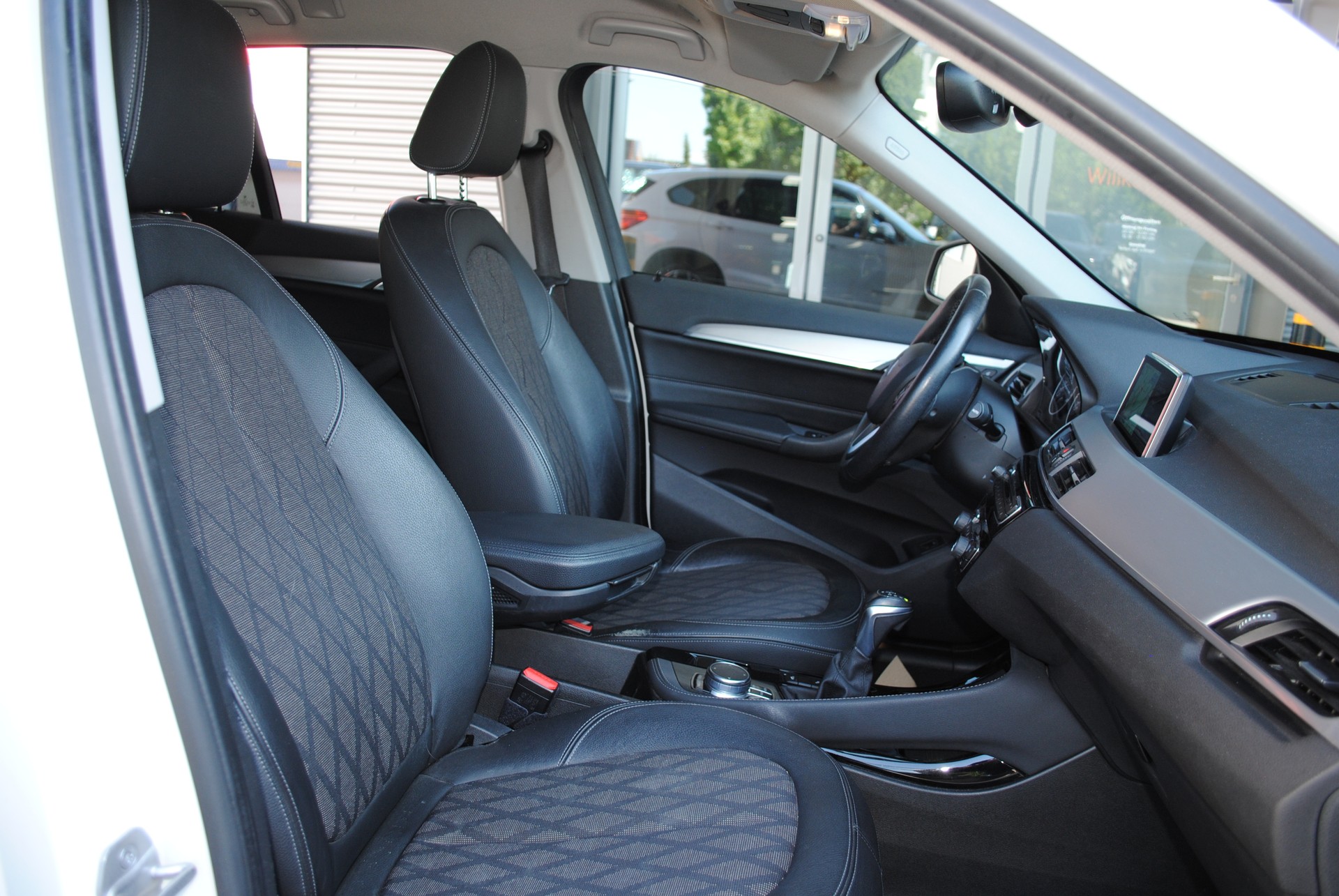 BMW X1 xDrive 20i xLine Steptronic-image-13