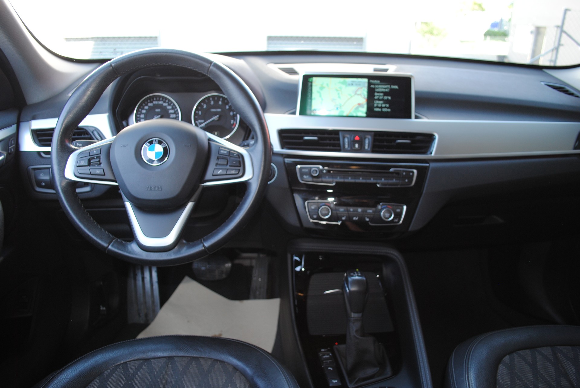BMW X1 xDrive 20i xLine Steptronic-image-10