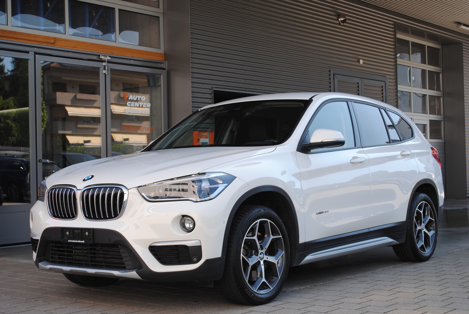 BMW X1 xDrive 20i xLine Steptronic-image-0