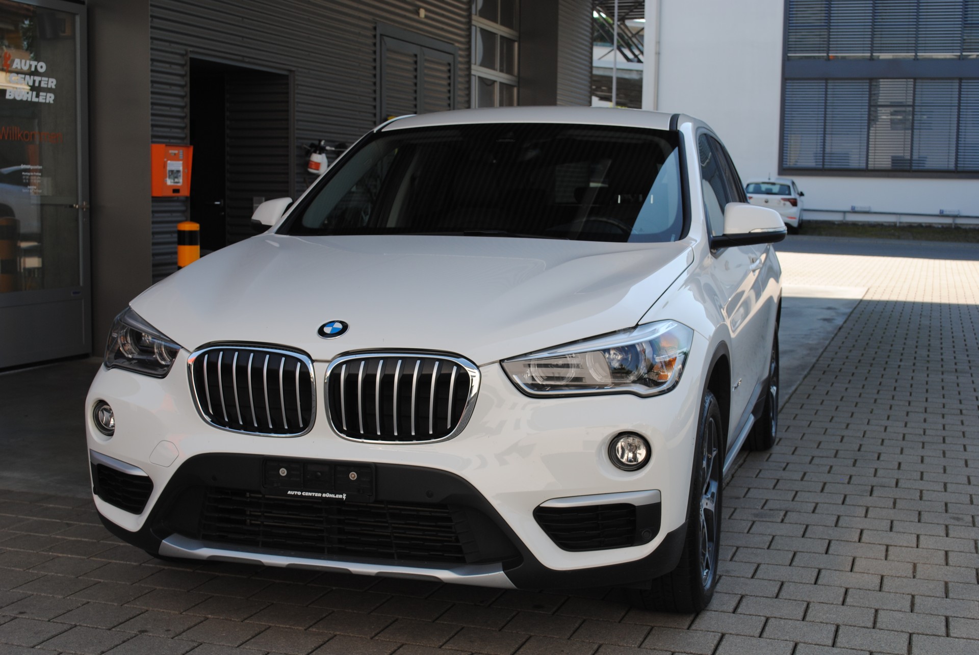 BMW X1 xDrive 20i xLine Steptronic-image-2
