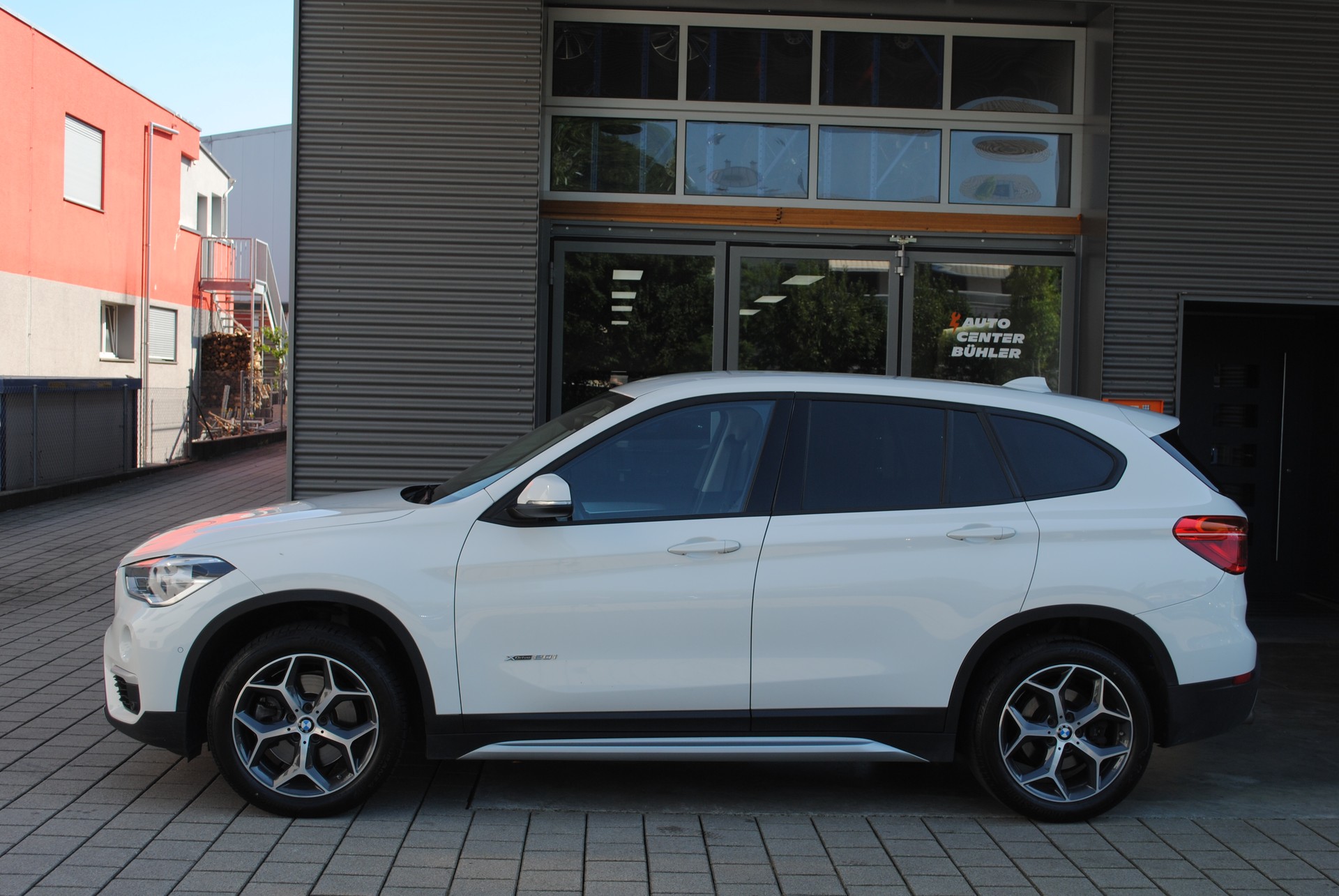BMW X1 xDrive 20i xLine Steptronic-image-3