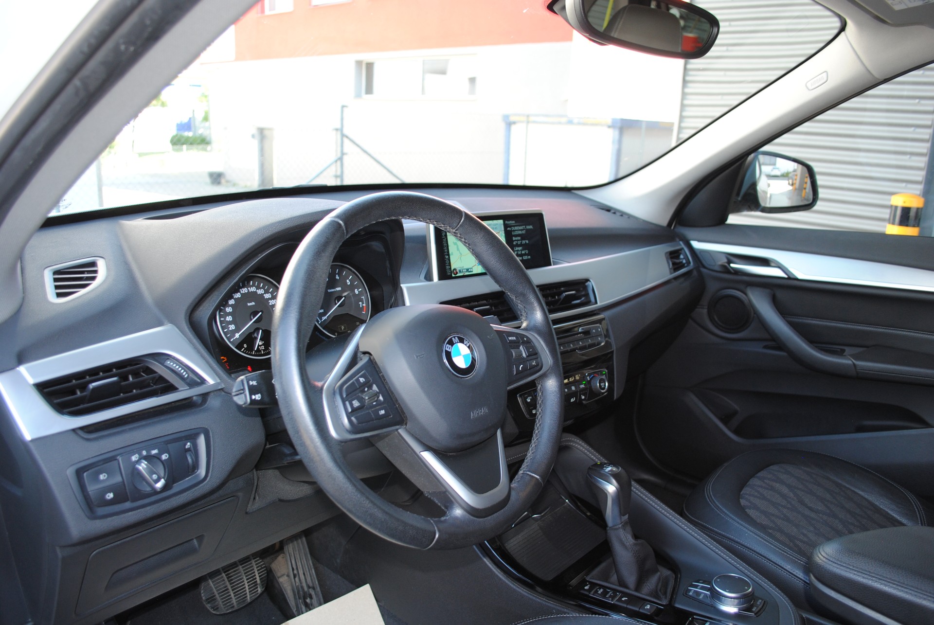 BMW X1 xDrive 20i xLine Steptronic-image-9