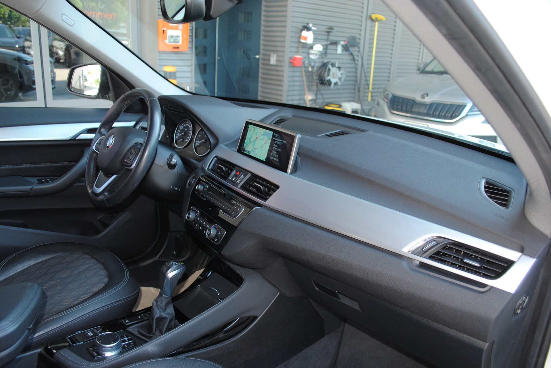 BMW X1 xDrive 20i xLine Steptronic-image-12