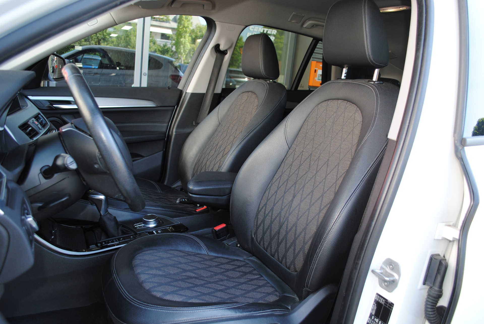 BMW X1 xDrive 20i xLine Steptronic-image-8
