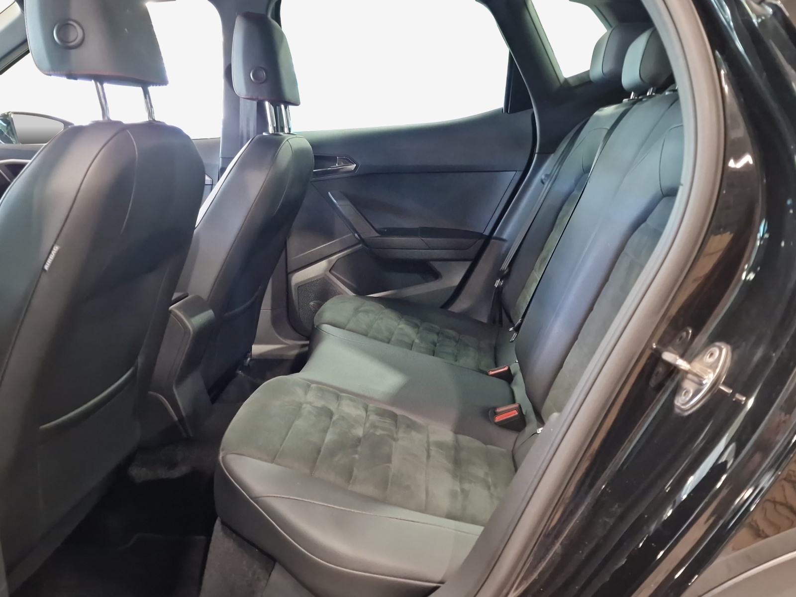 SEAT Arona 1.0 TSI Eco Hola FR DSG-image-11