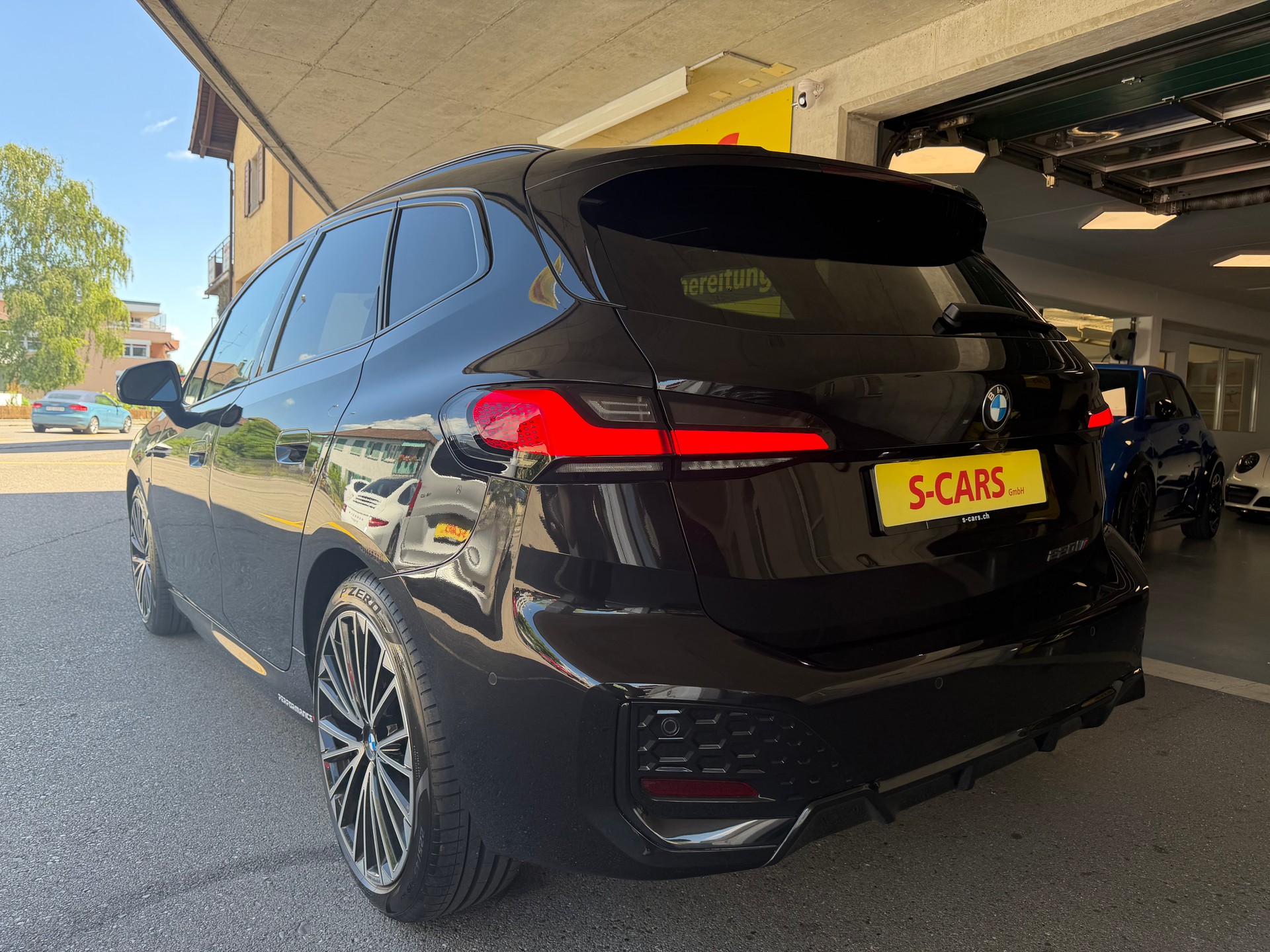 BMW 220i Active Tourer M Sport DKG-image-2