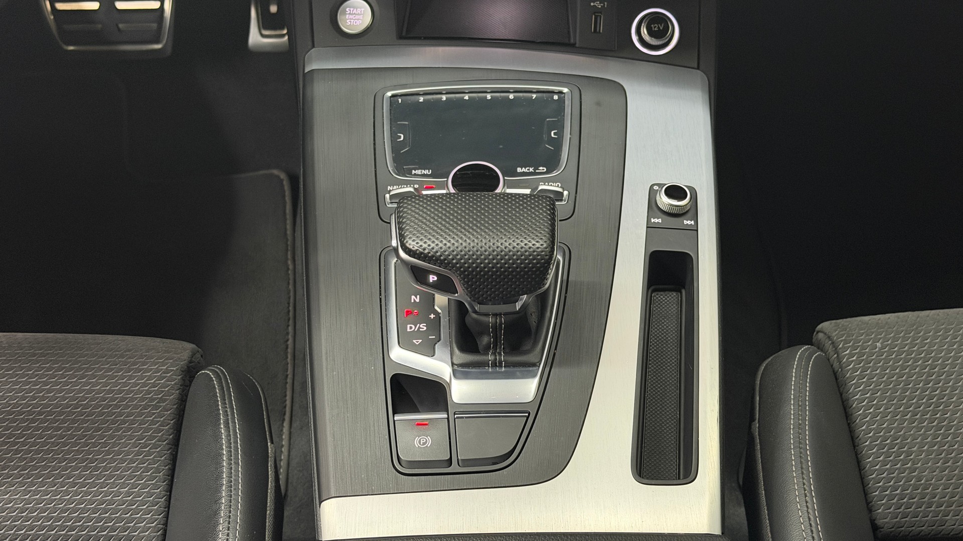 AUDI Q5 55 TFSI e sport quattro-image-13
