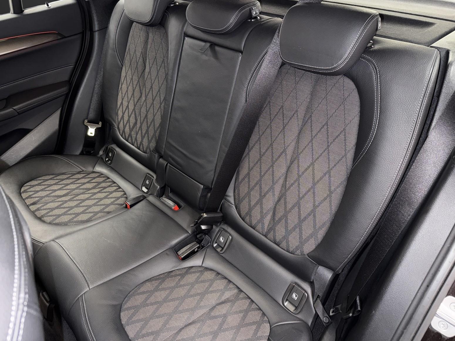BMW X1 20i xDrive XLine-image-15