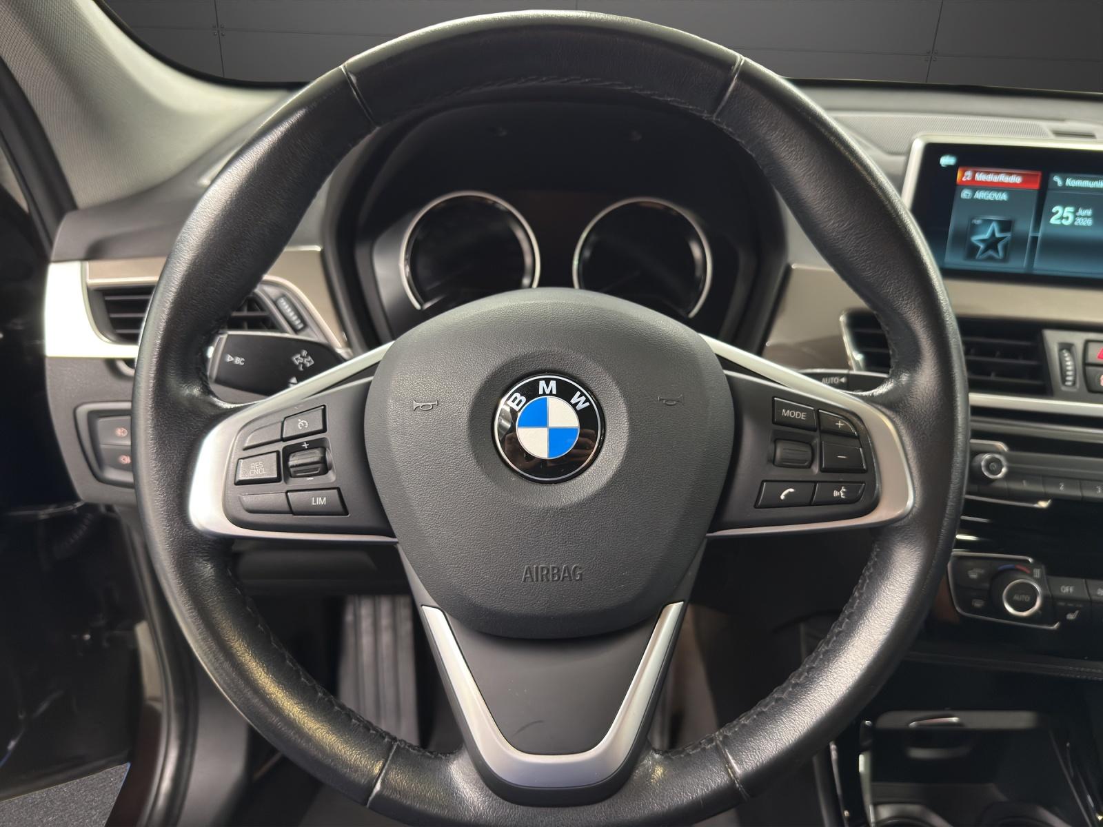 BMW X1 20i xDrive XLine-image-12