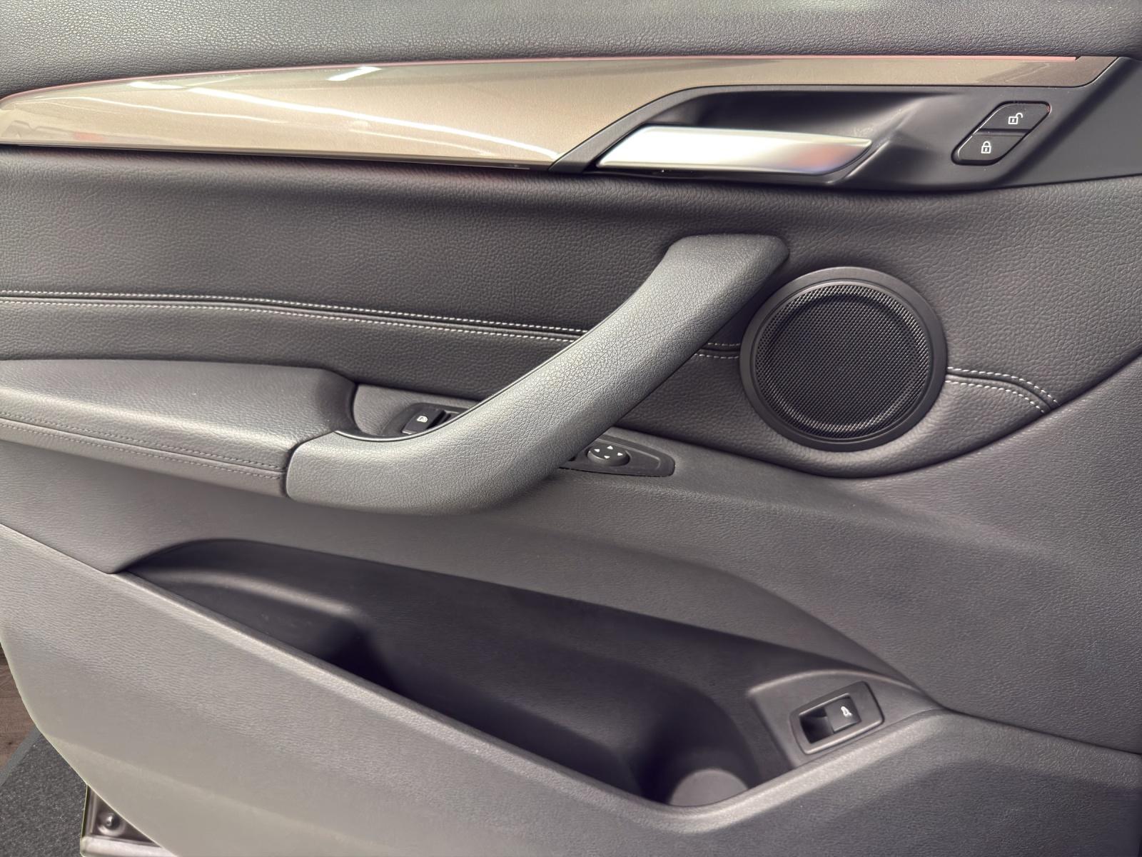 BMW X1 20i xDrive XLine-image-14