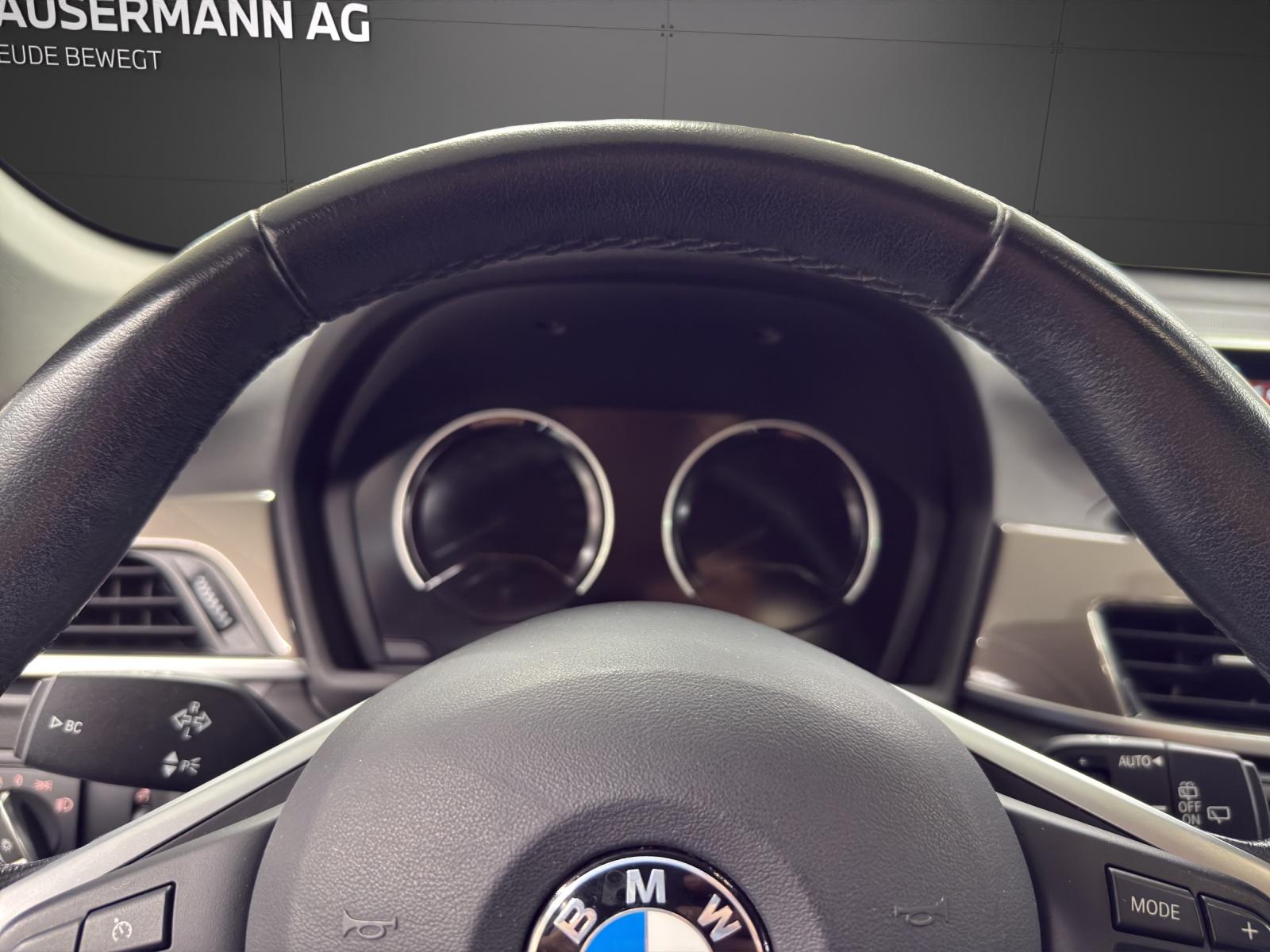 BMW X1 20i xDrive XLine-image-13