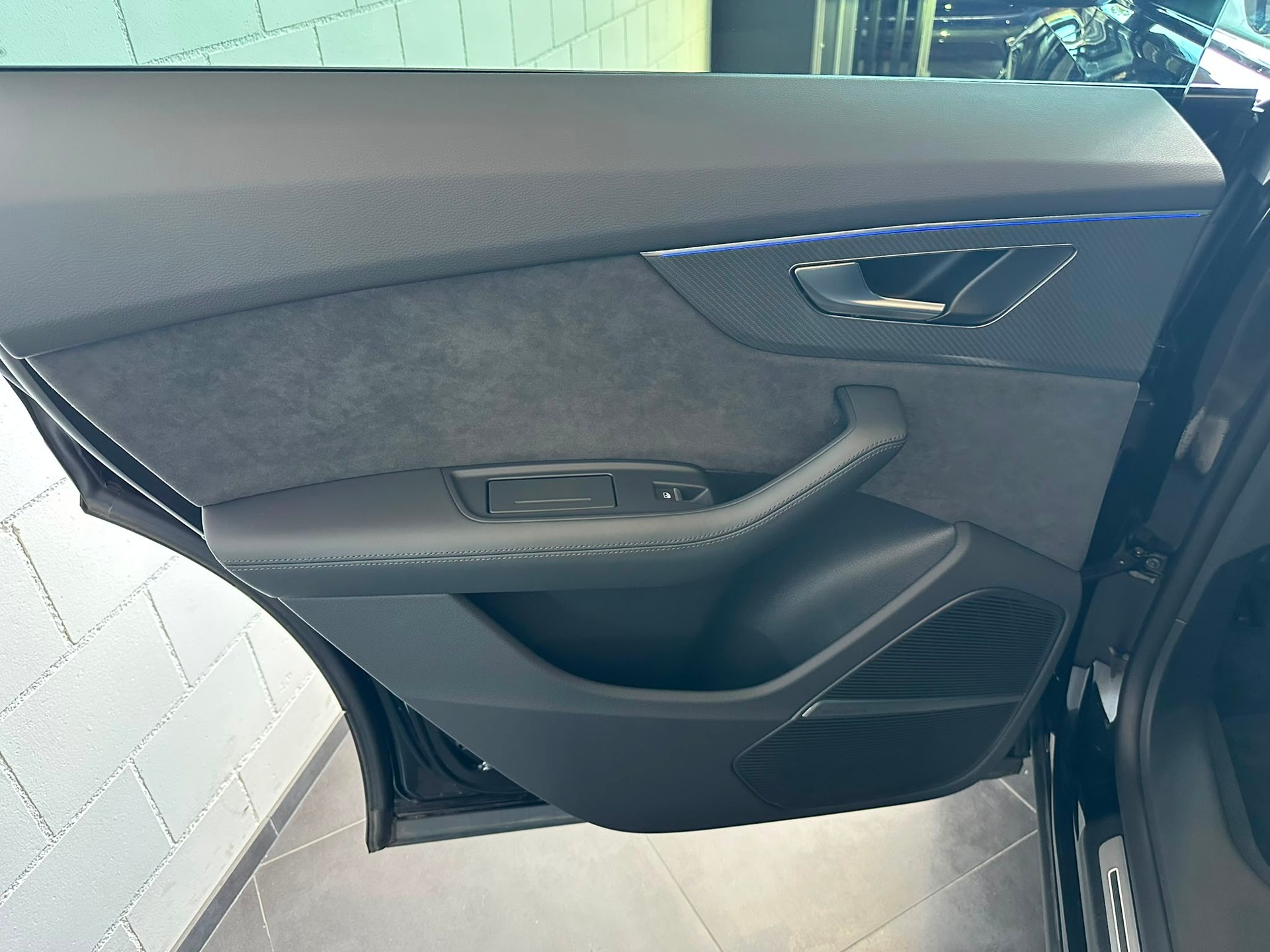 AUDI RSQ8 performance quattro-image-20