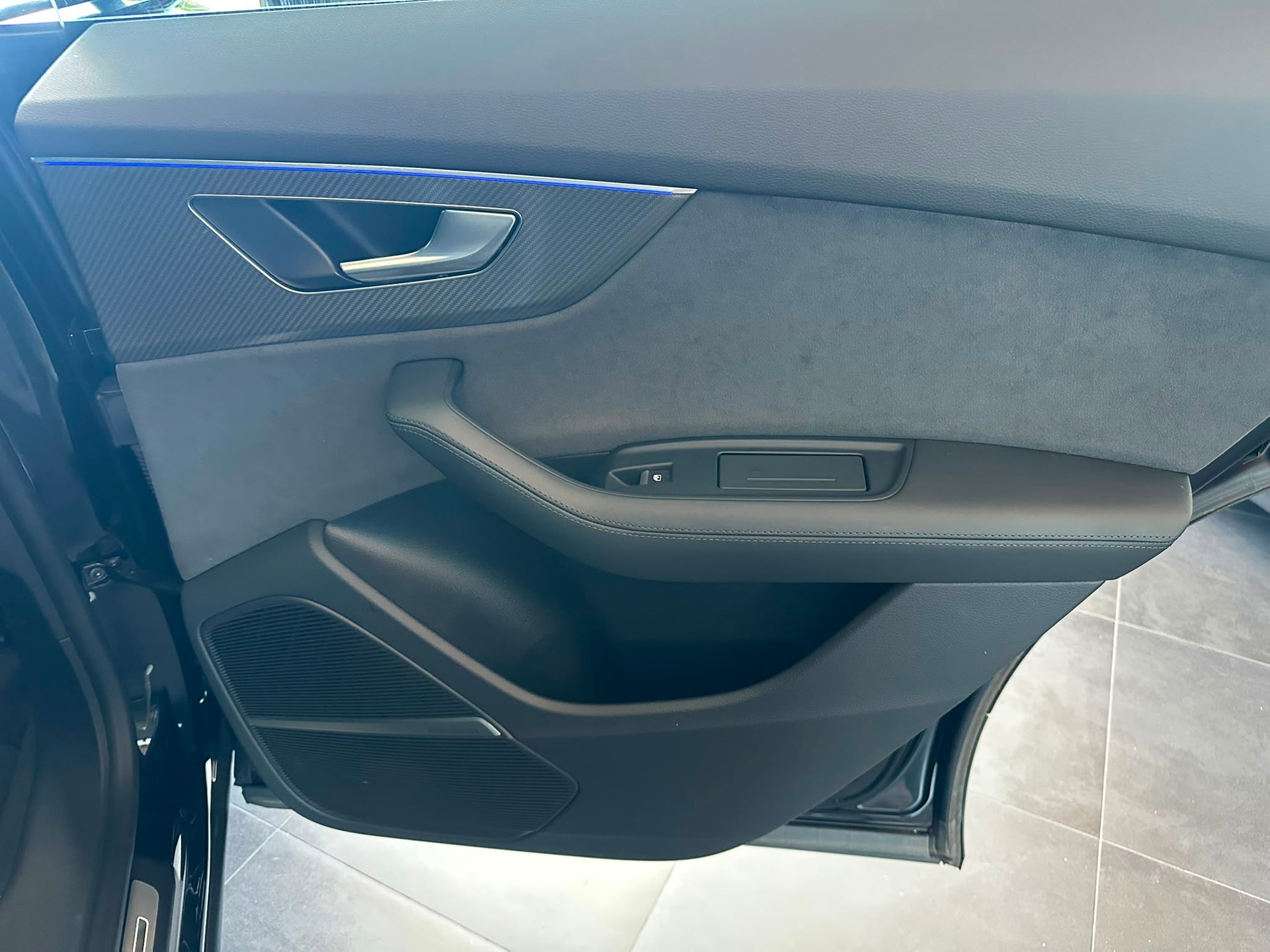 AUDI RSQ8 performance quattro-image-22