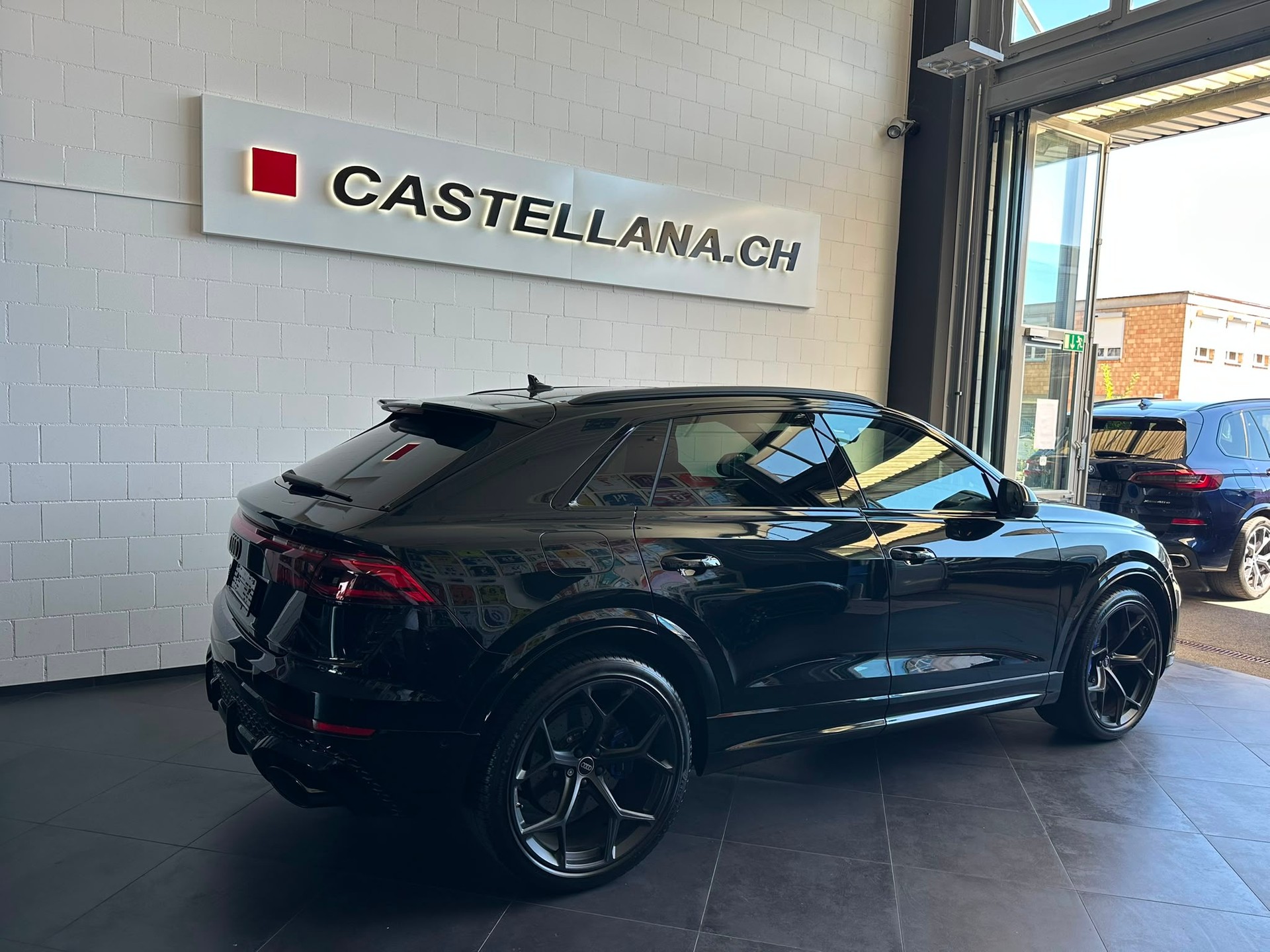 AUDI RSQ8 performance quattro-showroom-element-2