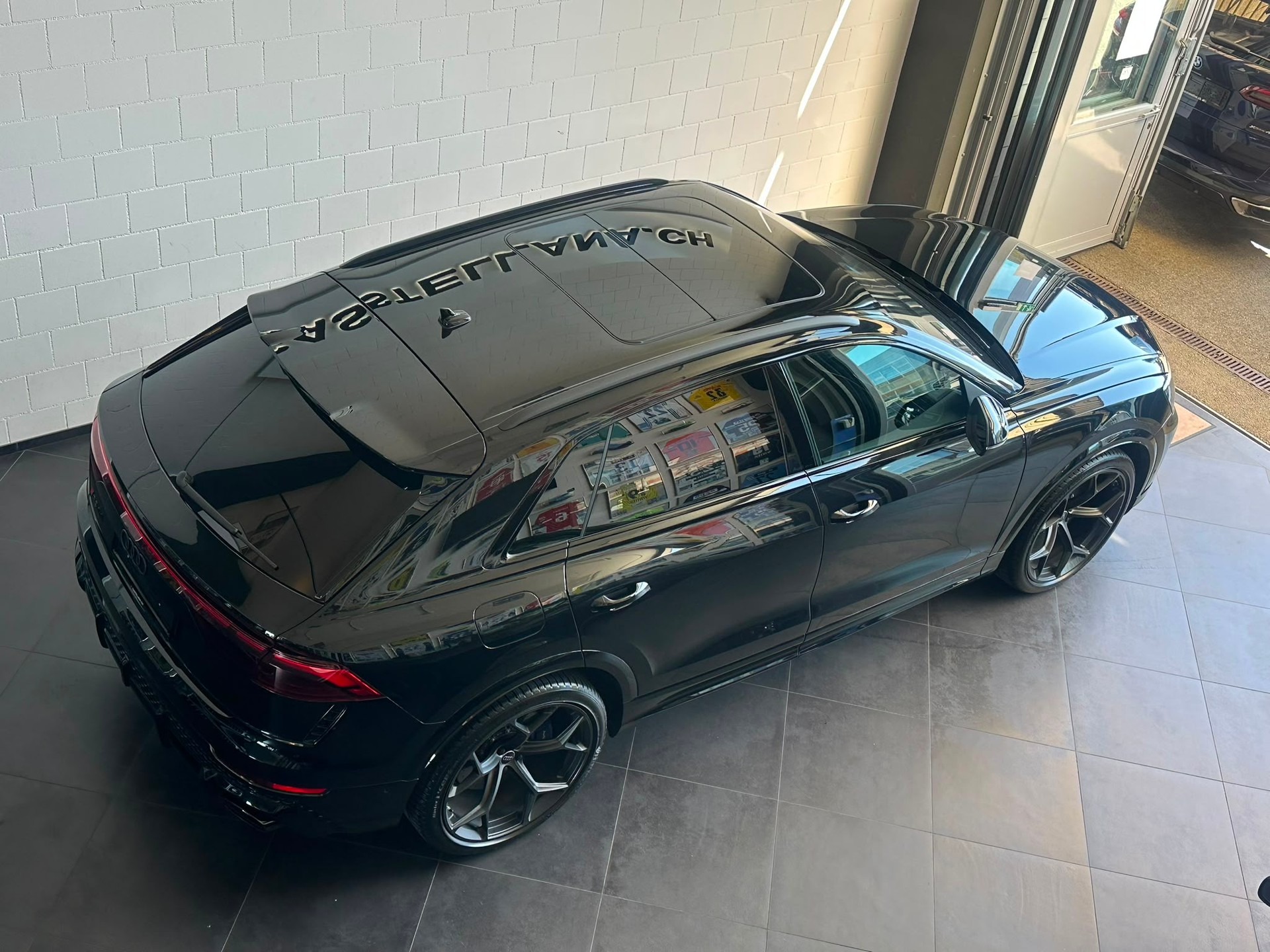 AUDI RSQ8 performance quattro-showroom-element-3