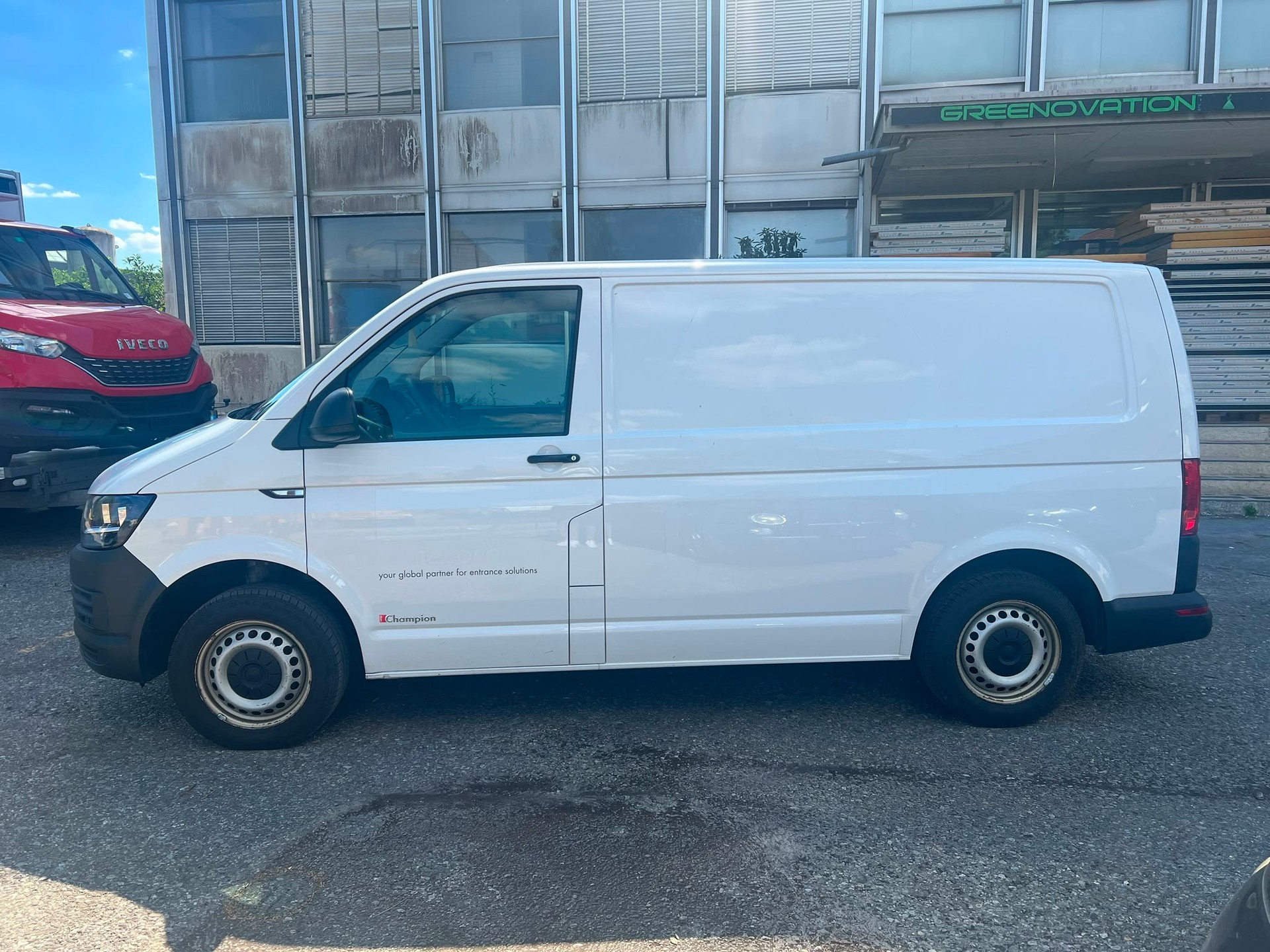 VW T6.1 2.0 TDI Entry-image-4