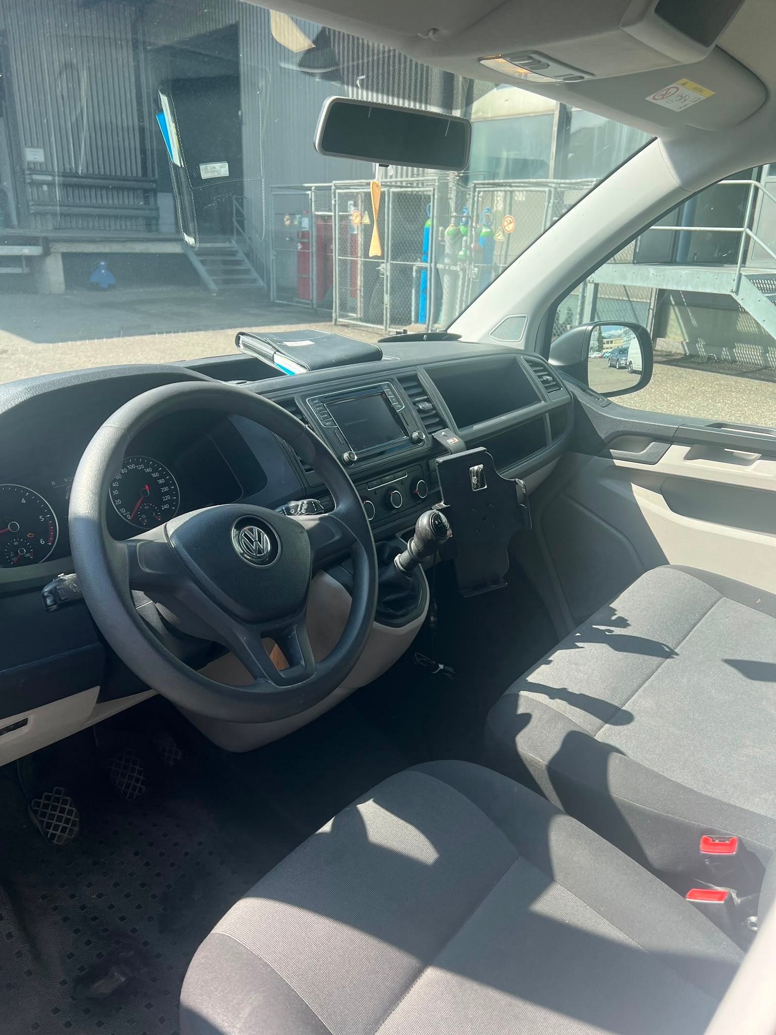 VW T6.1 2.0 TDI Entry-image-8