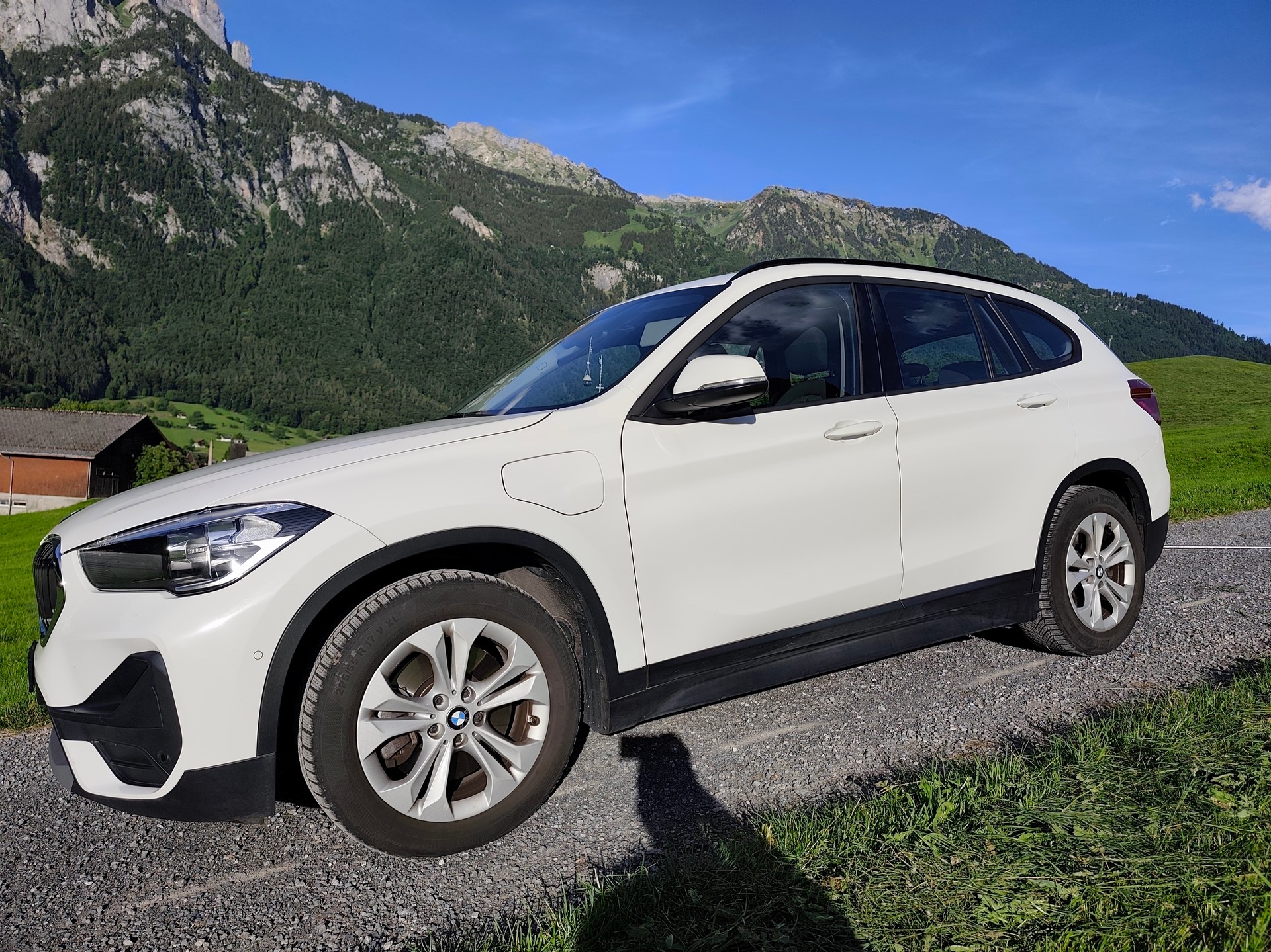 BMW 25e xDrive-image-0