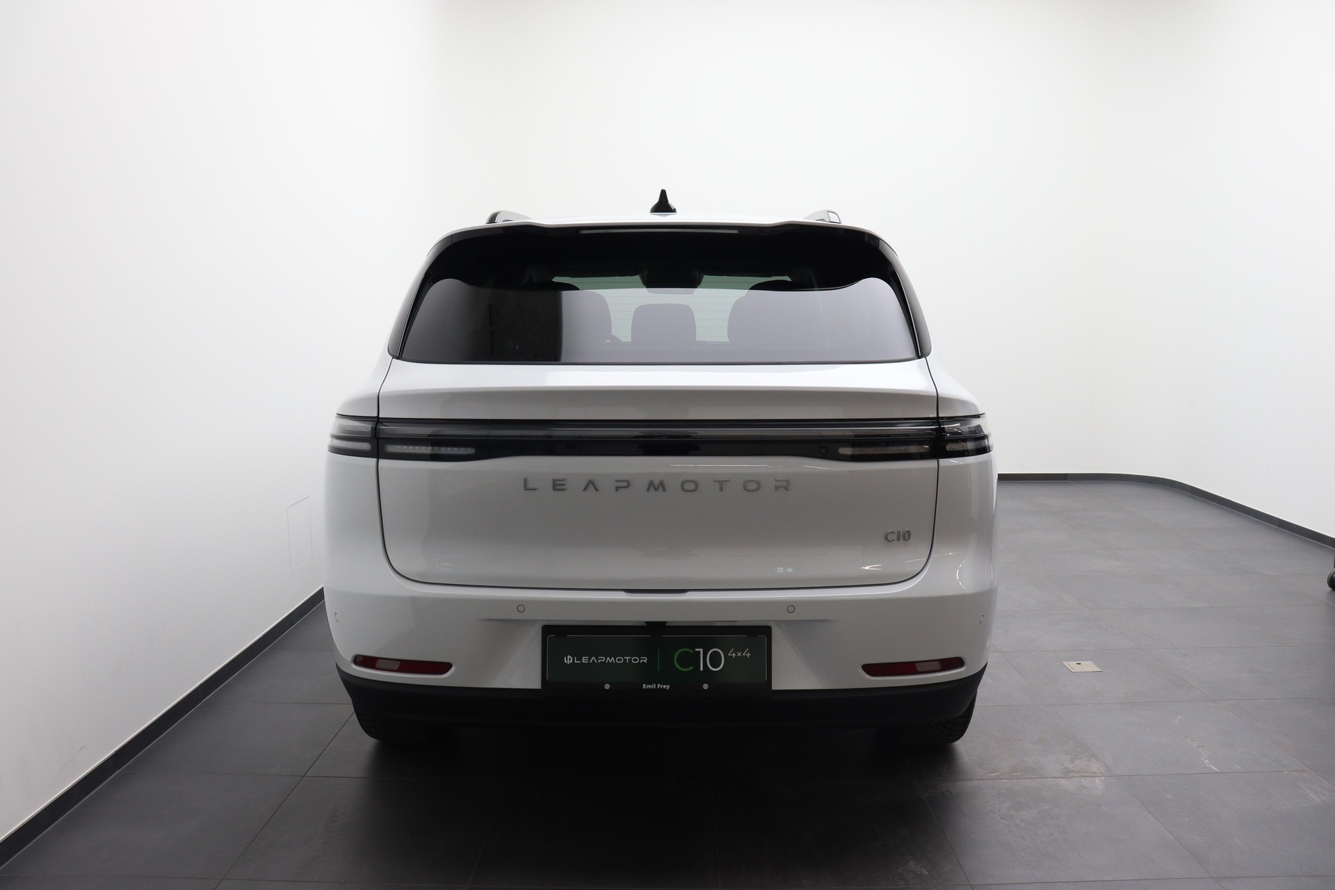 LEAPMOTOR C10 1.5 Hybrid EV-showroom-element-2
