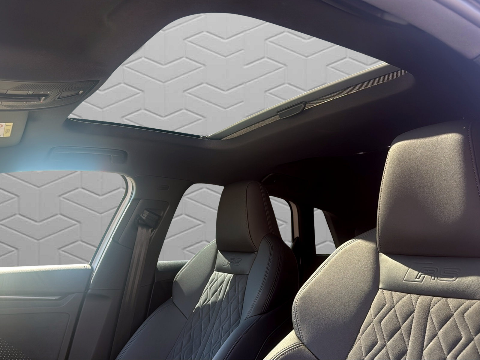AUDI RS3 Sportback 2.5 TSI quattro S-tronic-image-18