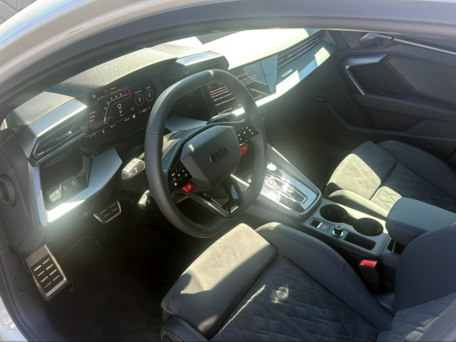 AUDI RS3 Sportback 2.5 TSI quattro S-tronic-image-11