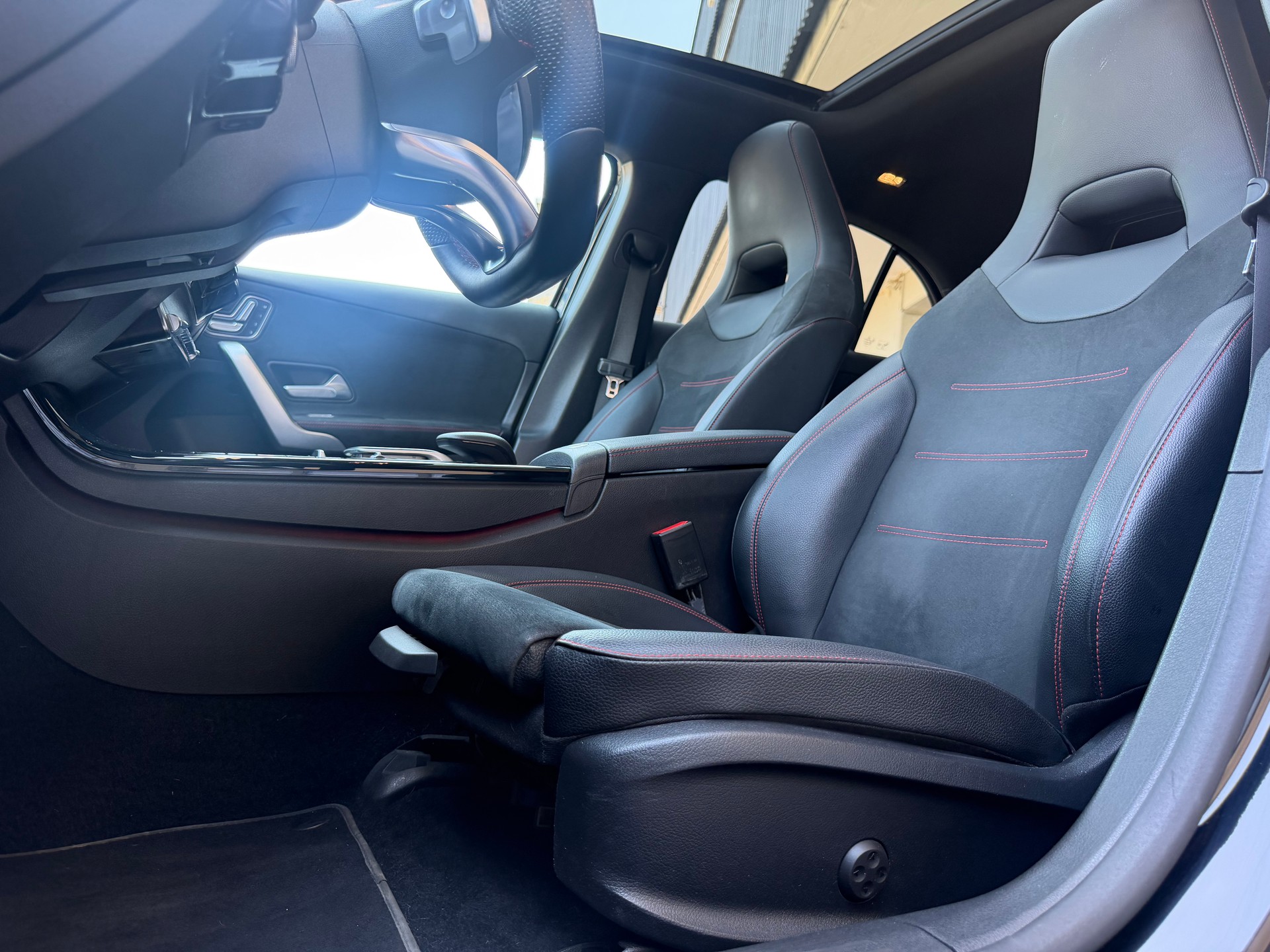 MERCEDES-BENZ A 200 AMG Line 7G-DCT-image-7