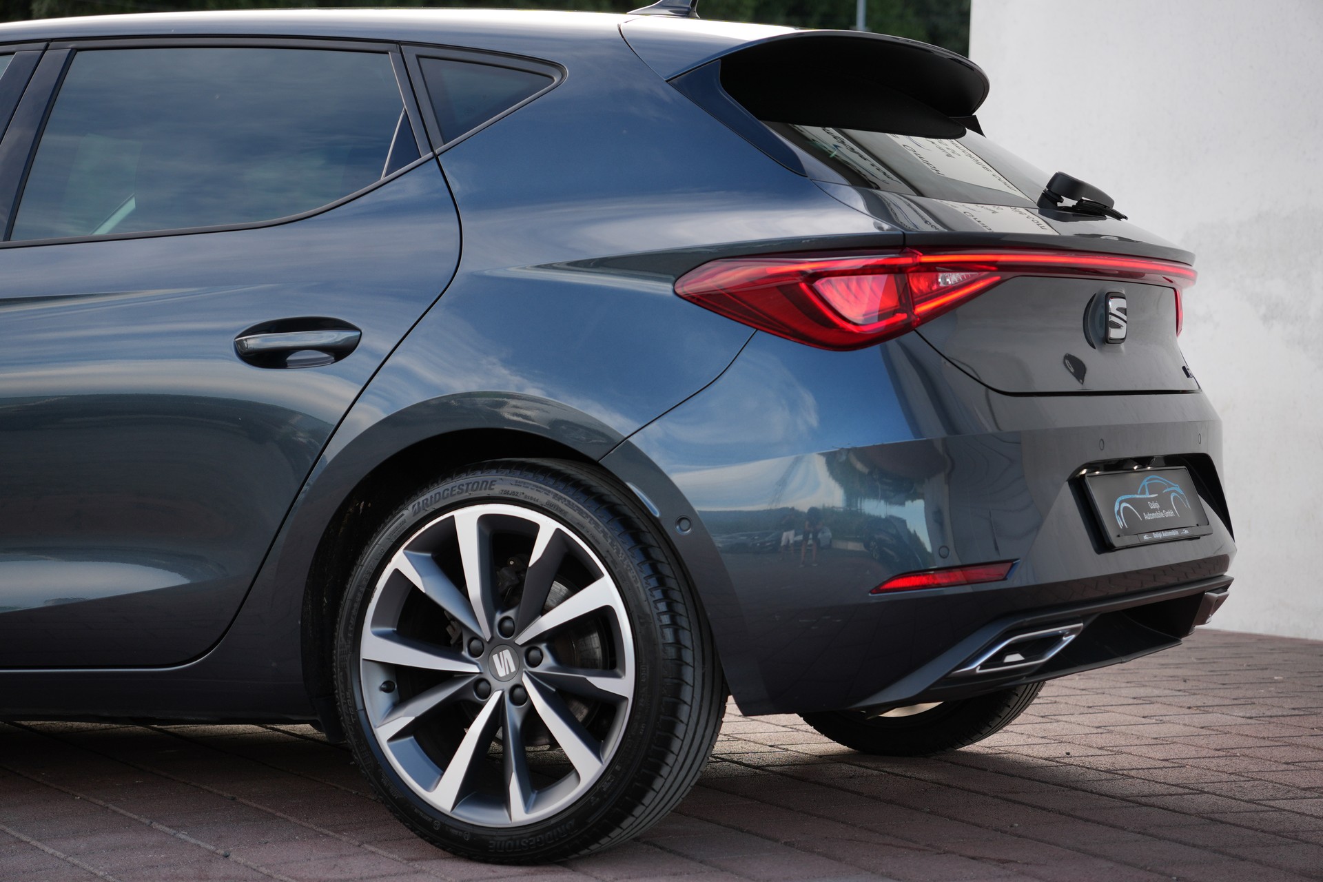 SEAT Leon 1.5 eTSI mHEV DSG FR (CH)-image-2