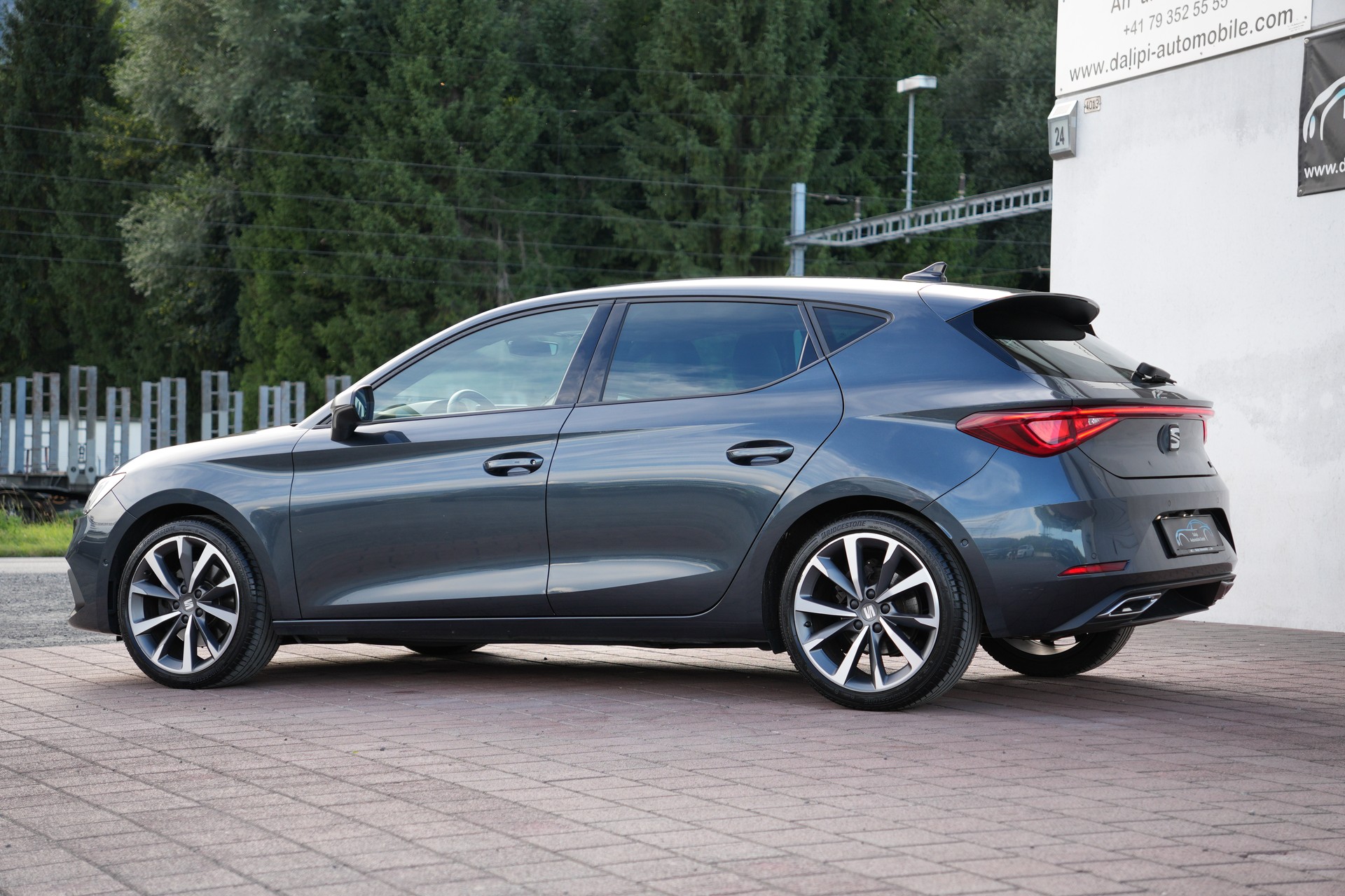 SEAT Leon 1.5 eTSI mHEV DSG FR (CH)-image-1