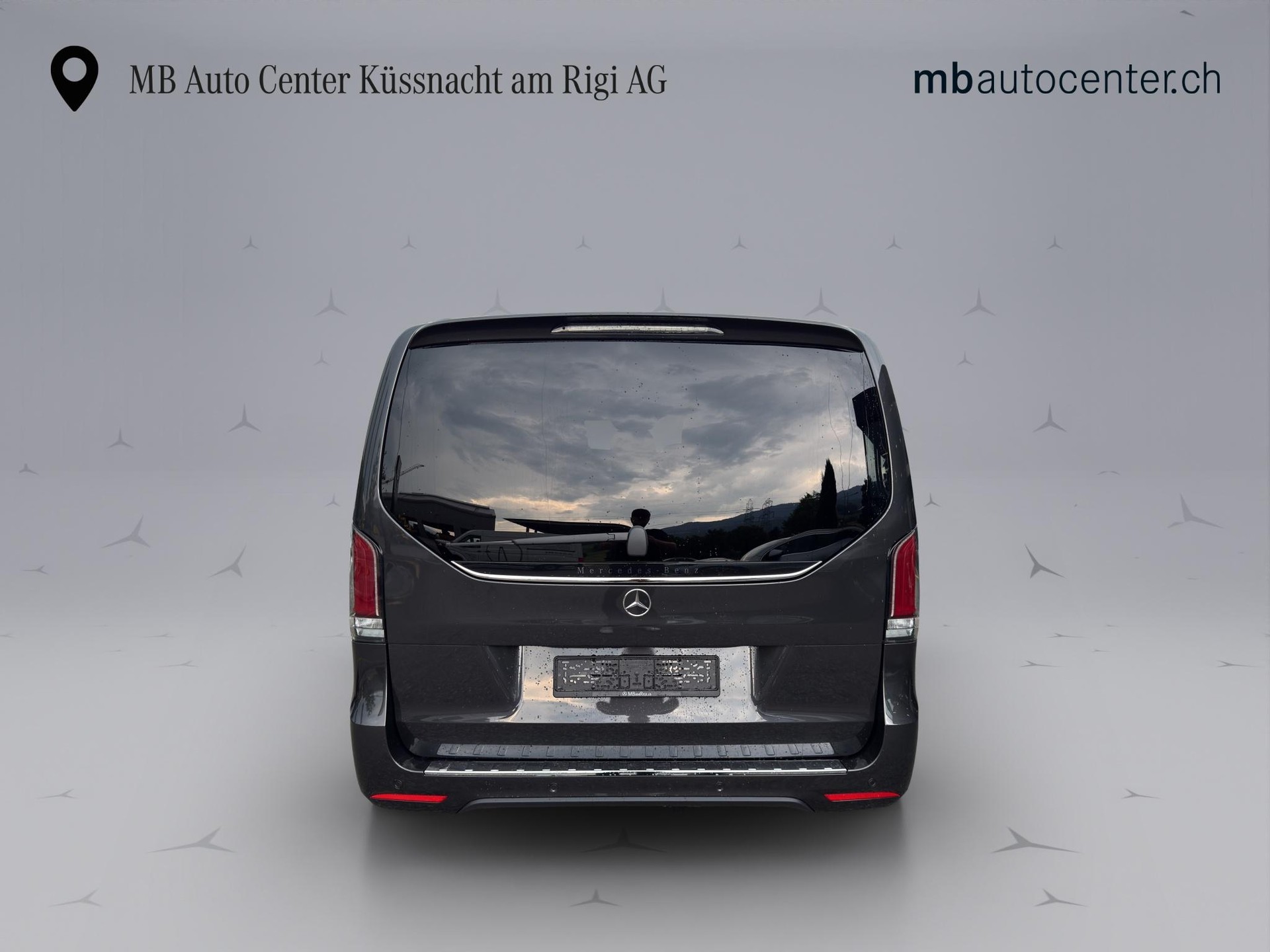 MERCEDES-BENZ V 300 d Exclusive lang Van-image-4