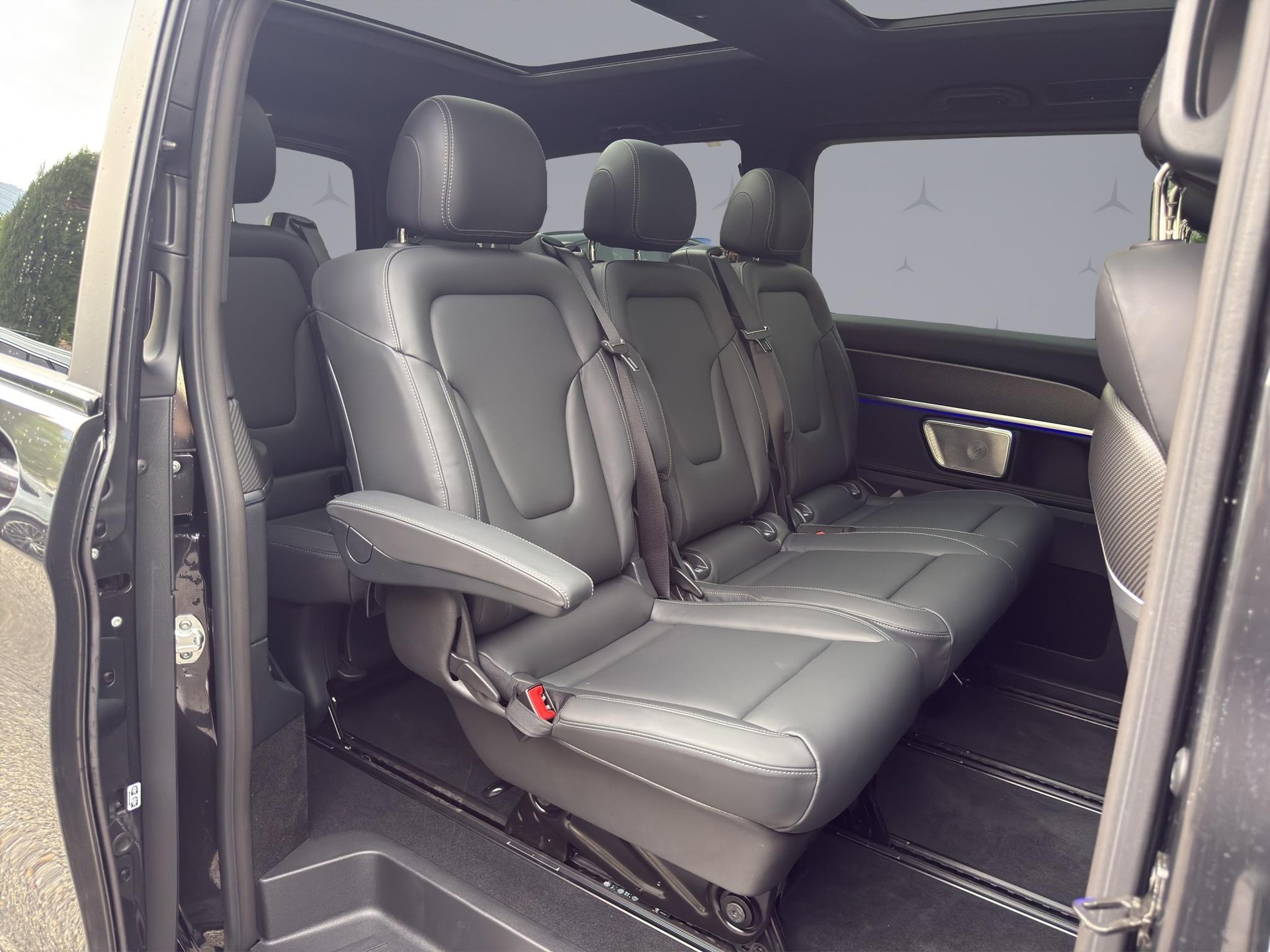 MERCEDES-BENZ V 300 d Exclusive lang Van-image-16