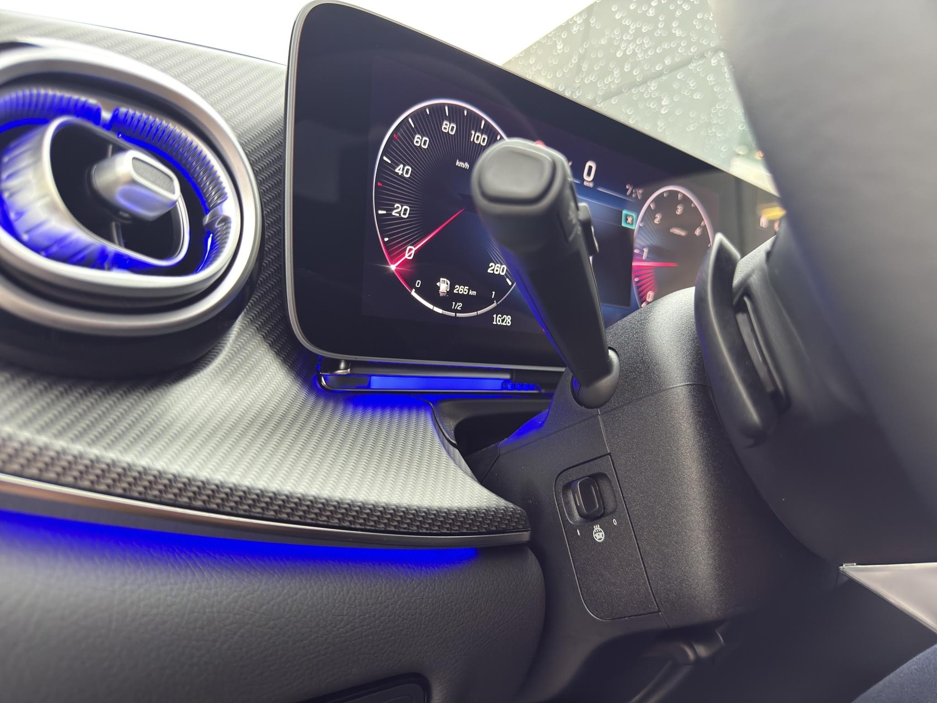 MERCEDES-BENZ V 300 d Exclusive lang Van-image-27