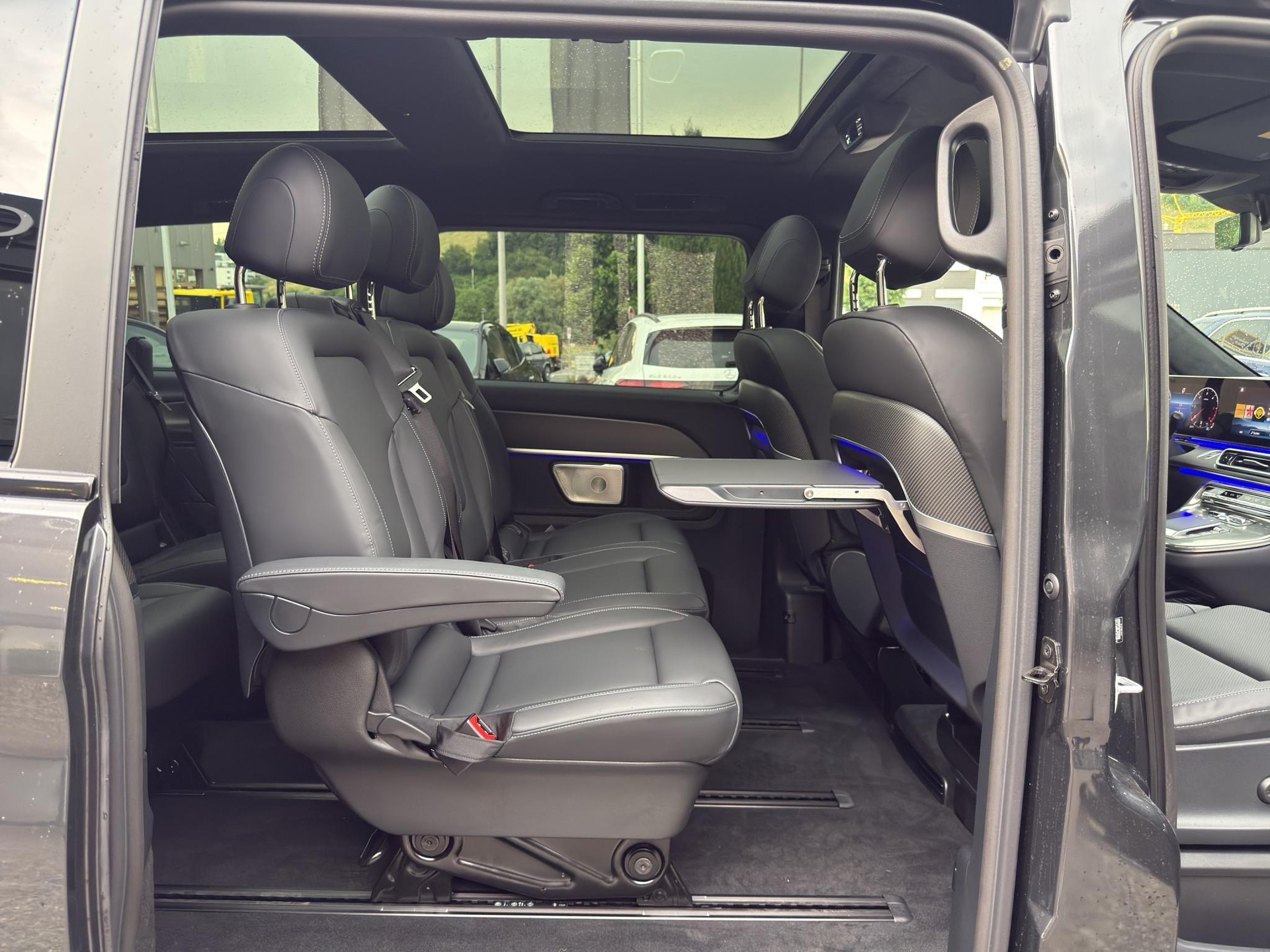 MERCEDES-BENZ V 300 d Exclusive lang Van-image-24