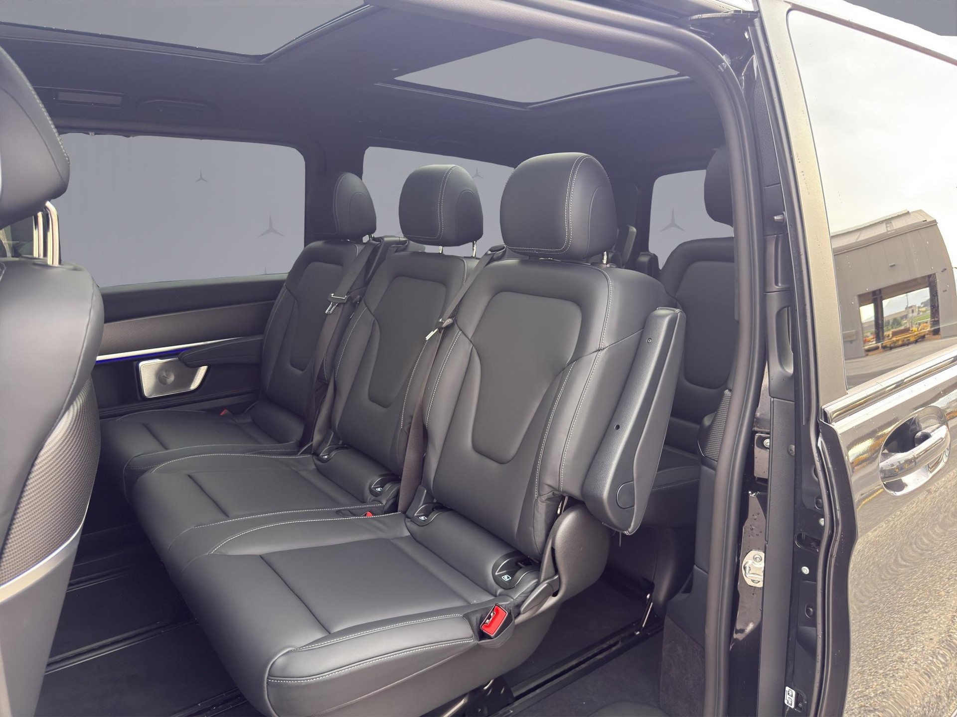 MERCEDES-BENZ V 300 d Exclusive lang Van-image-11