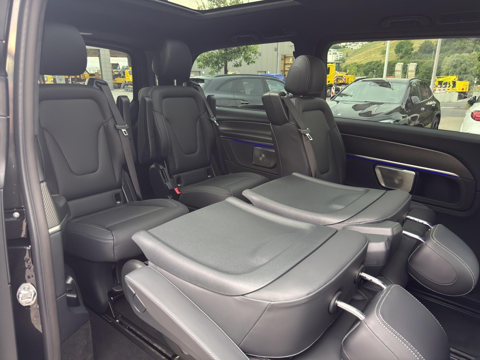 MERCEDES-BENZ V 300 d Exclusive lang Van-image-22