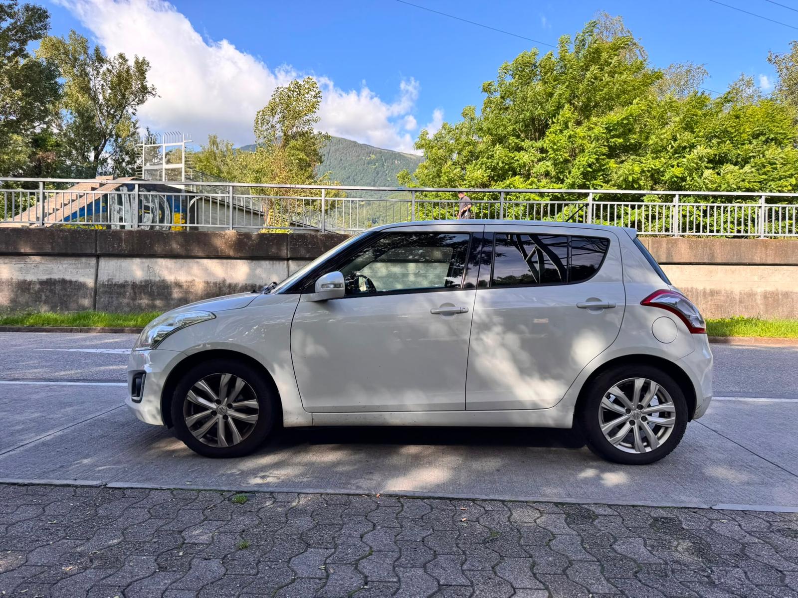 SUZUKI SWIFT 1.2-image-2