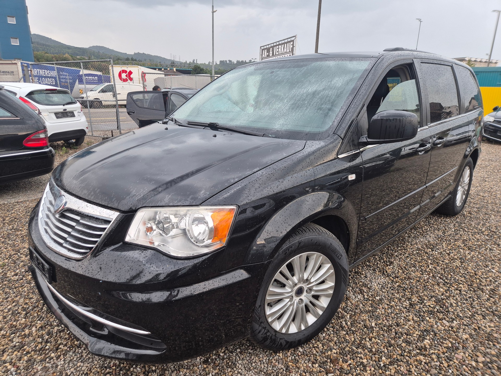 LANCIA VOYAGER-image-0