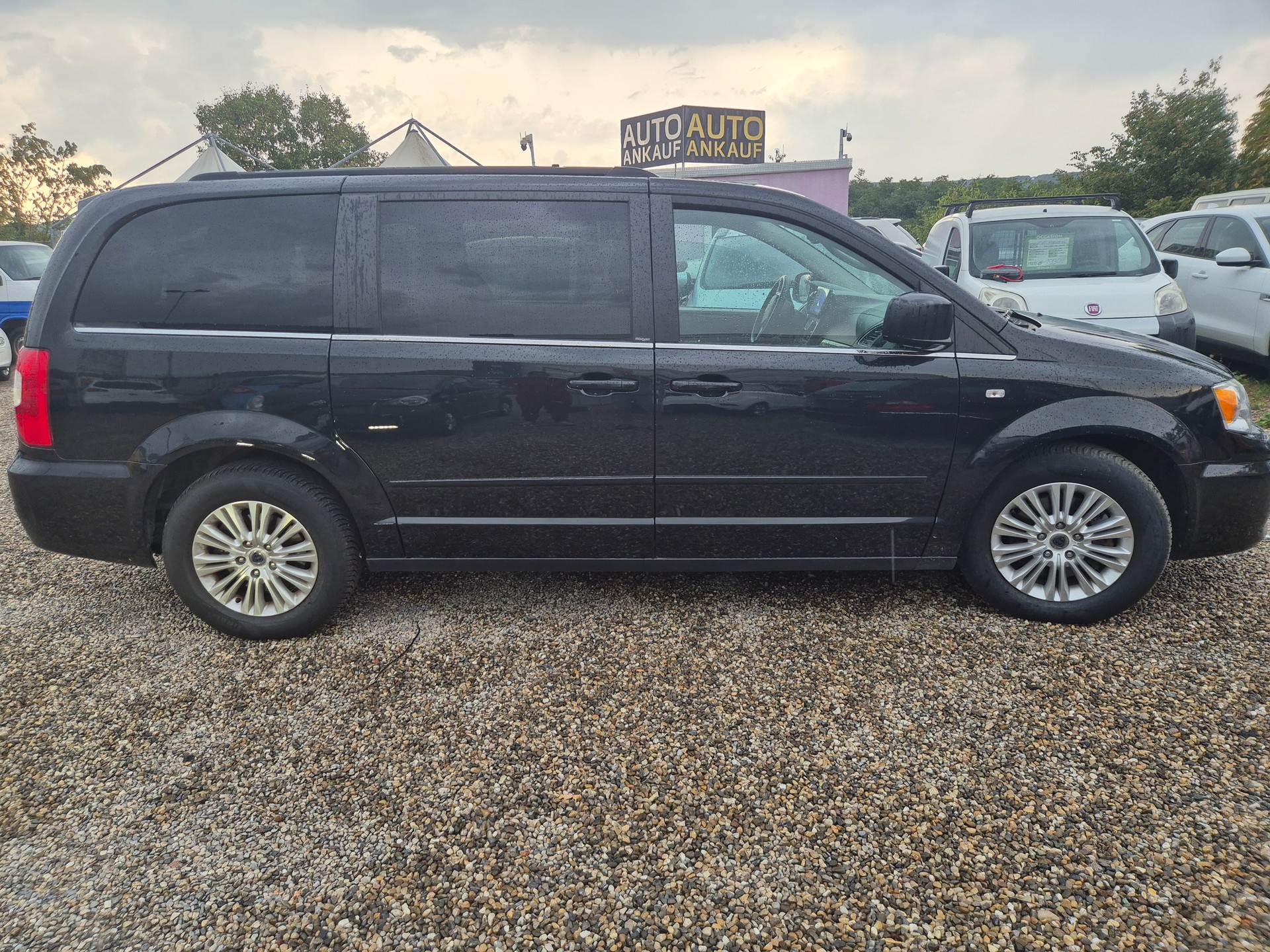 LANCIA VOYAGER-image-7