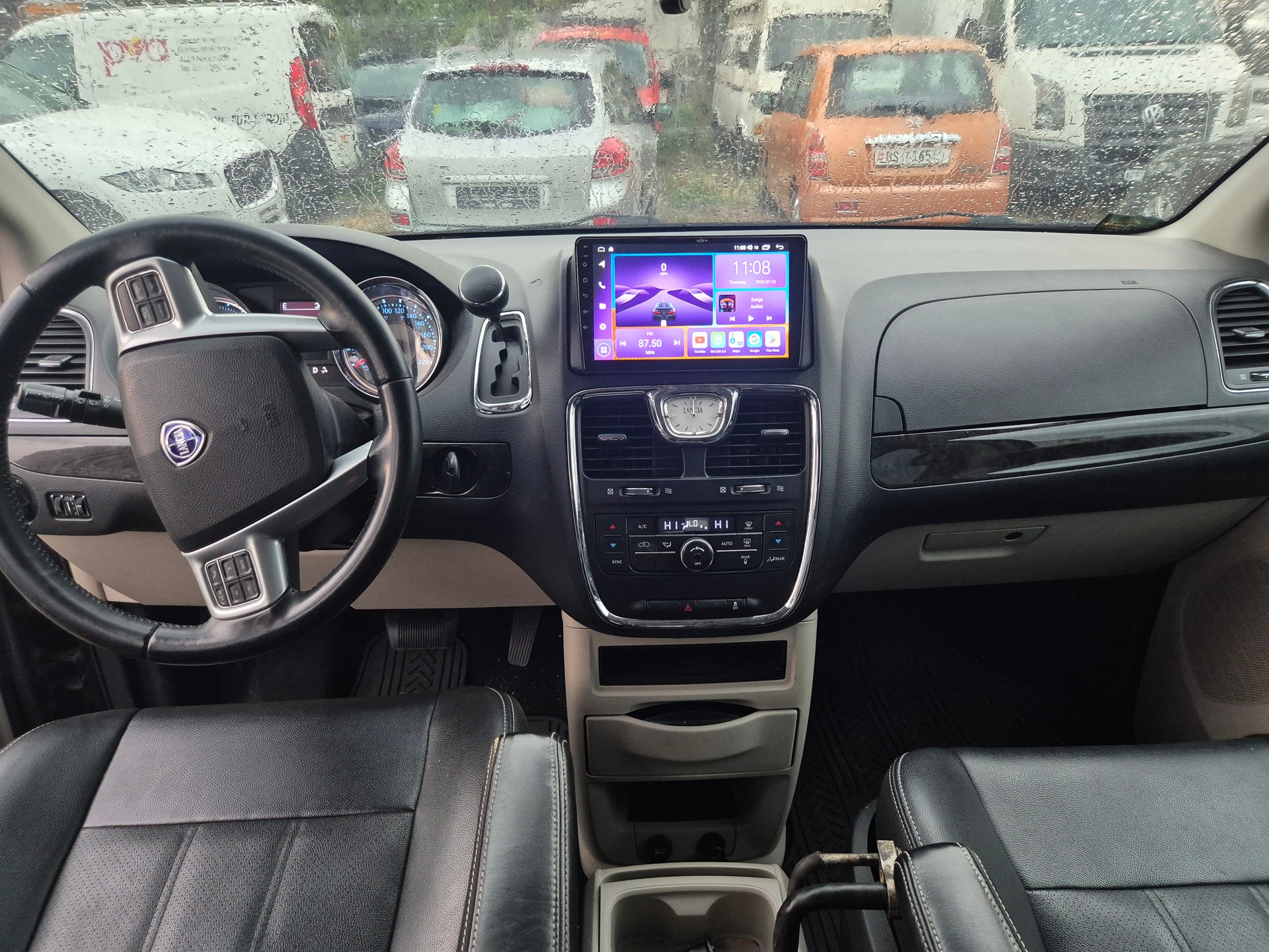 LANCIA VOYAGER-image-9