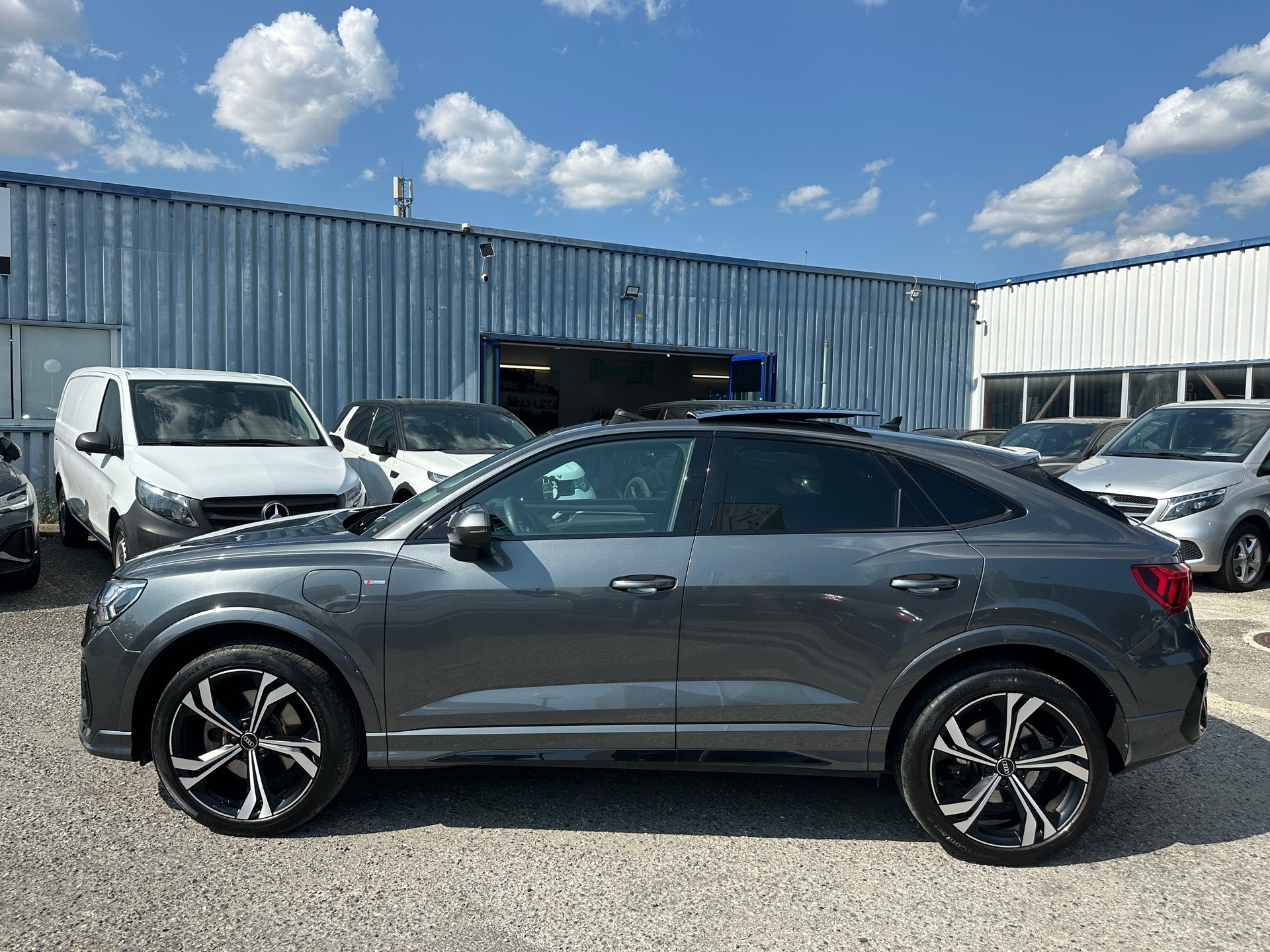 AUDI Q3 Sportback 45 TFSI e S line S-tronic-image-4