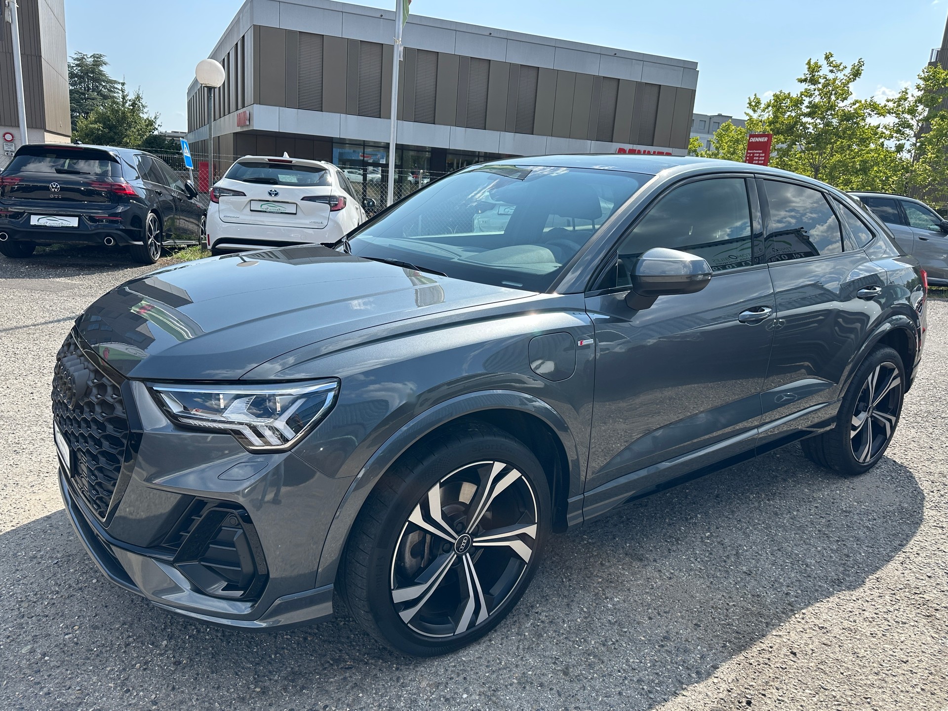AUDI Q3 Sportback 45 TFSI e S line S-tronic-showroom-element-1