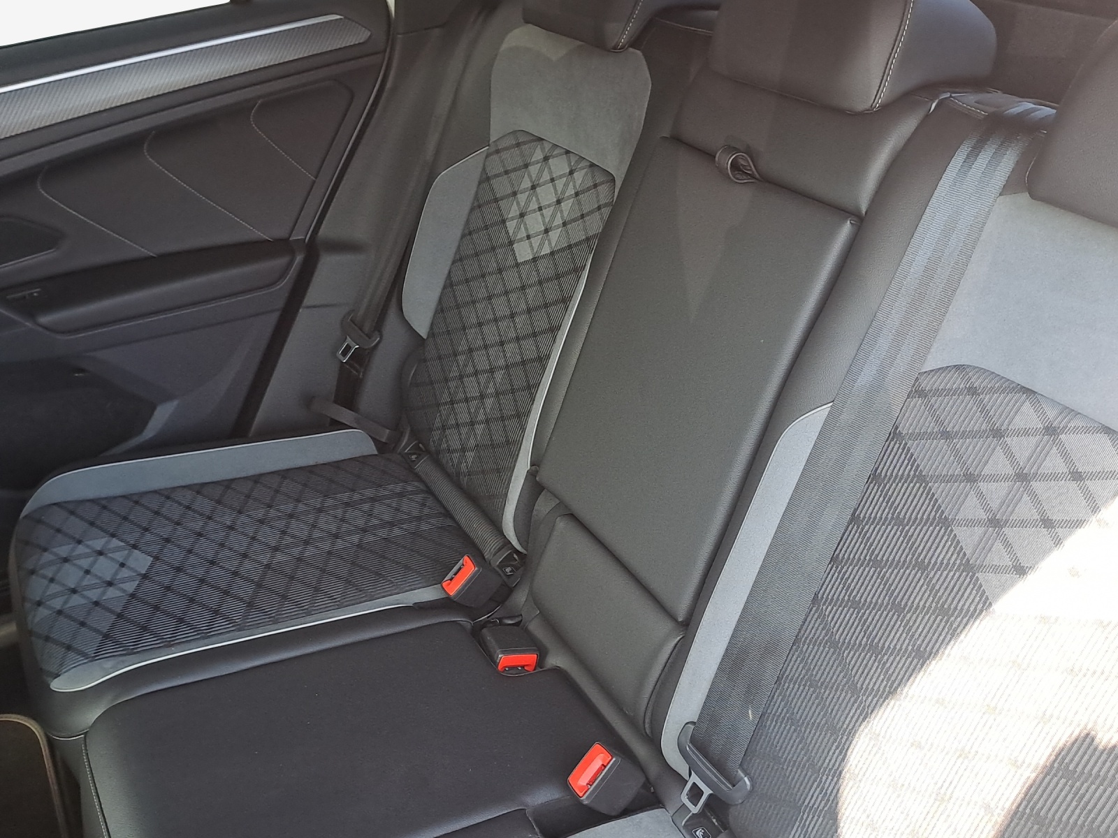 VW Tiguan 2.0TSI R-Line 4Motion DSG-image-11