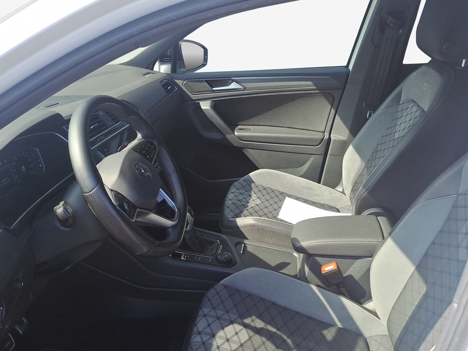 VW Tiguan 2.0TSI R-Line 4Motion DSG-image-7