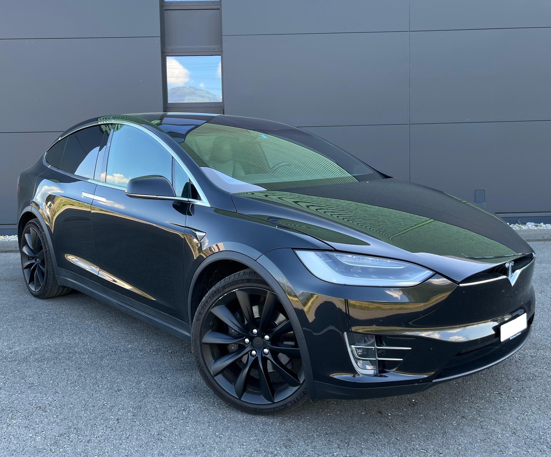 TESLA Model X 75 D-image-7