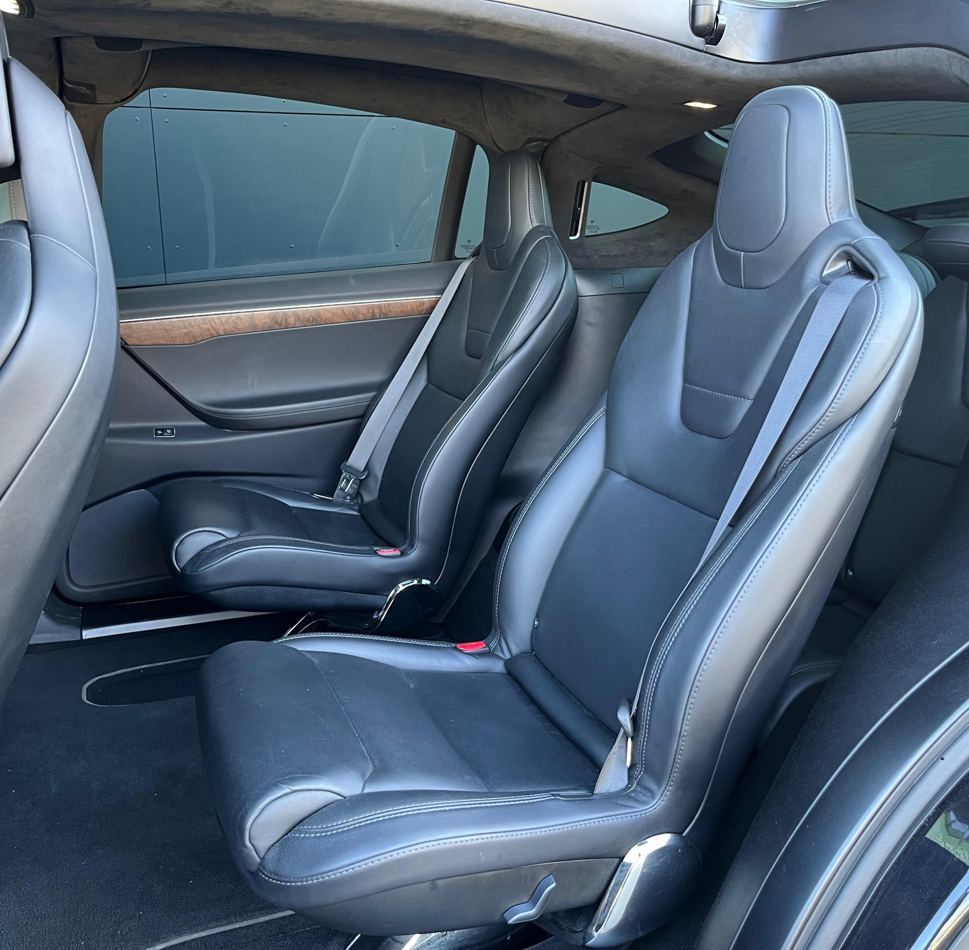 TESLA Model X 75 D-image-10