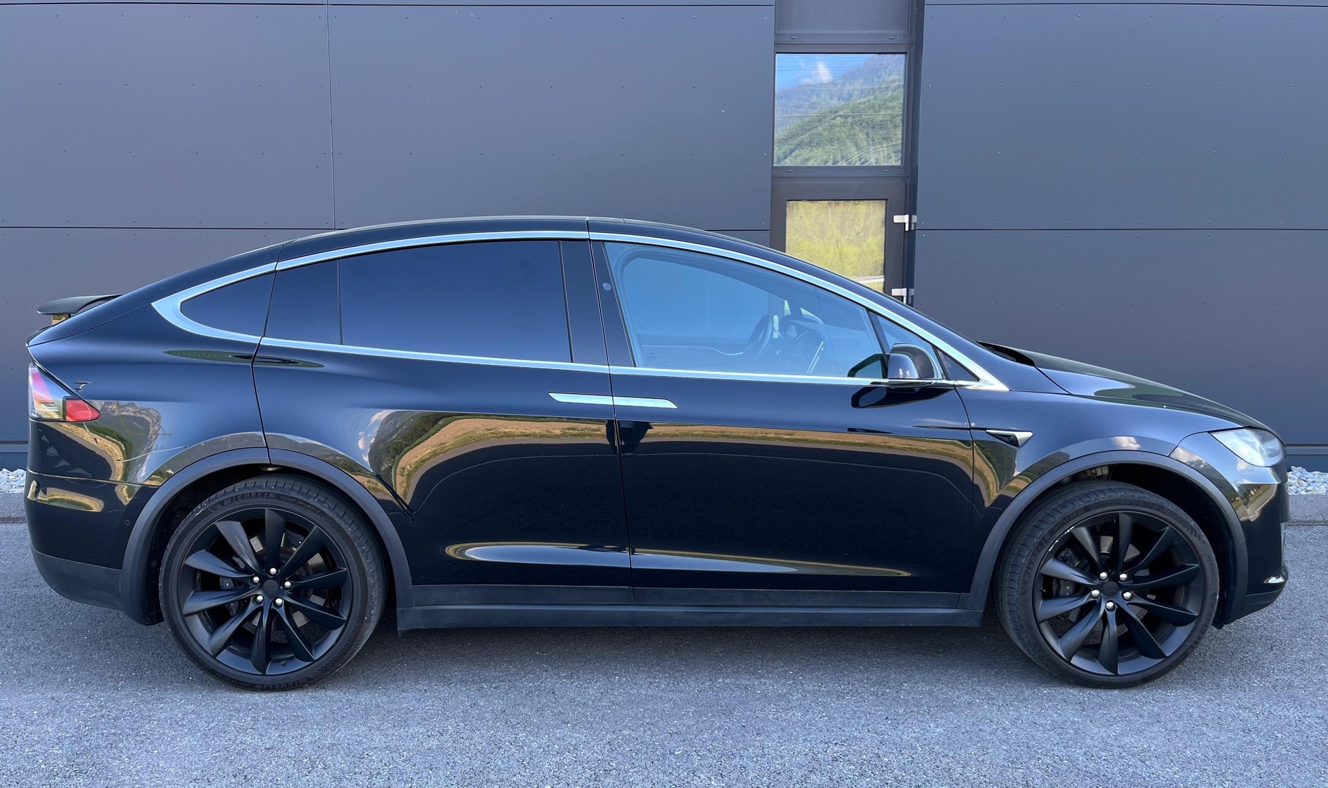 TESLA Model X 75 D-image-1