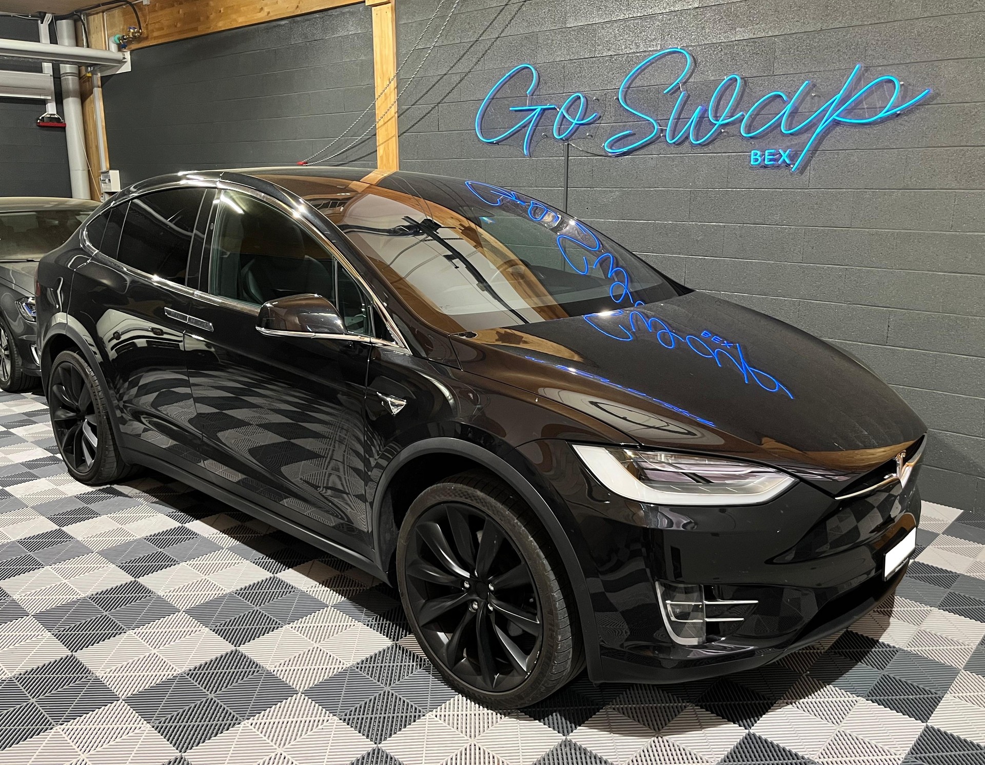 TESLA Model X 75 D-image-0