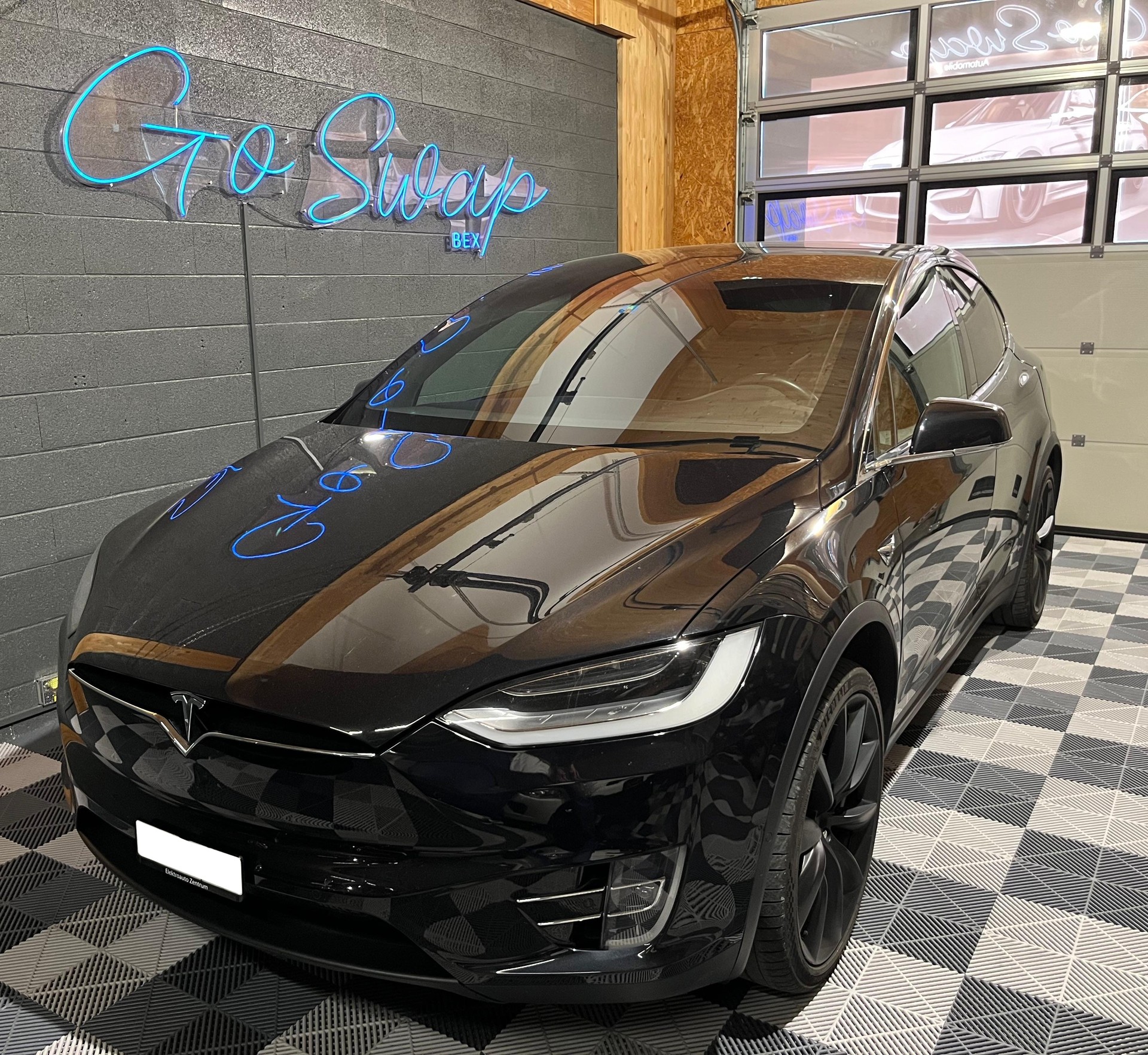 TESLA Model X 75 D-image-3